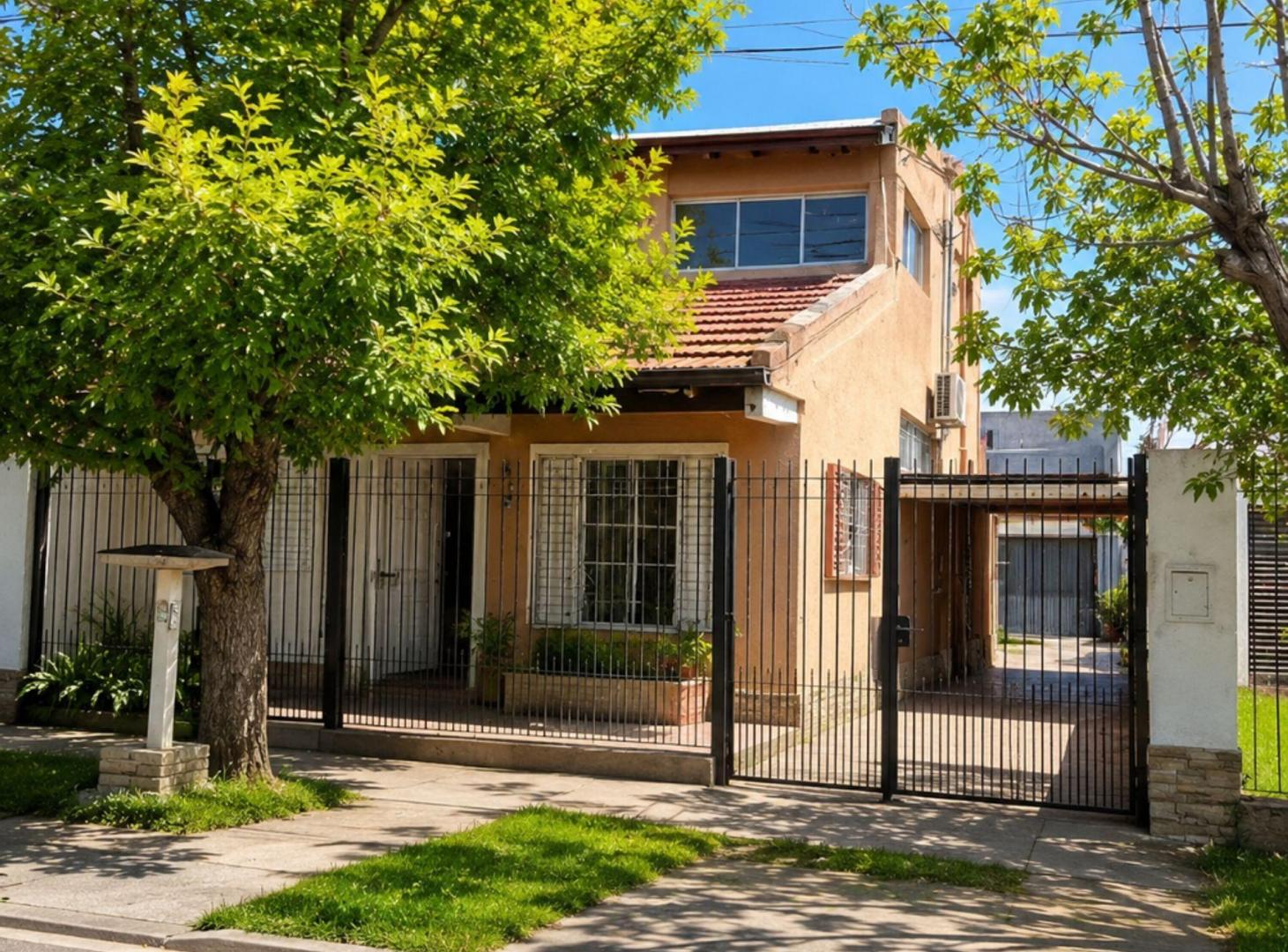 Foto de Casa en venta 2 dormitorios y departamento, imagen 3