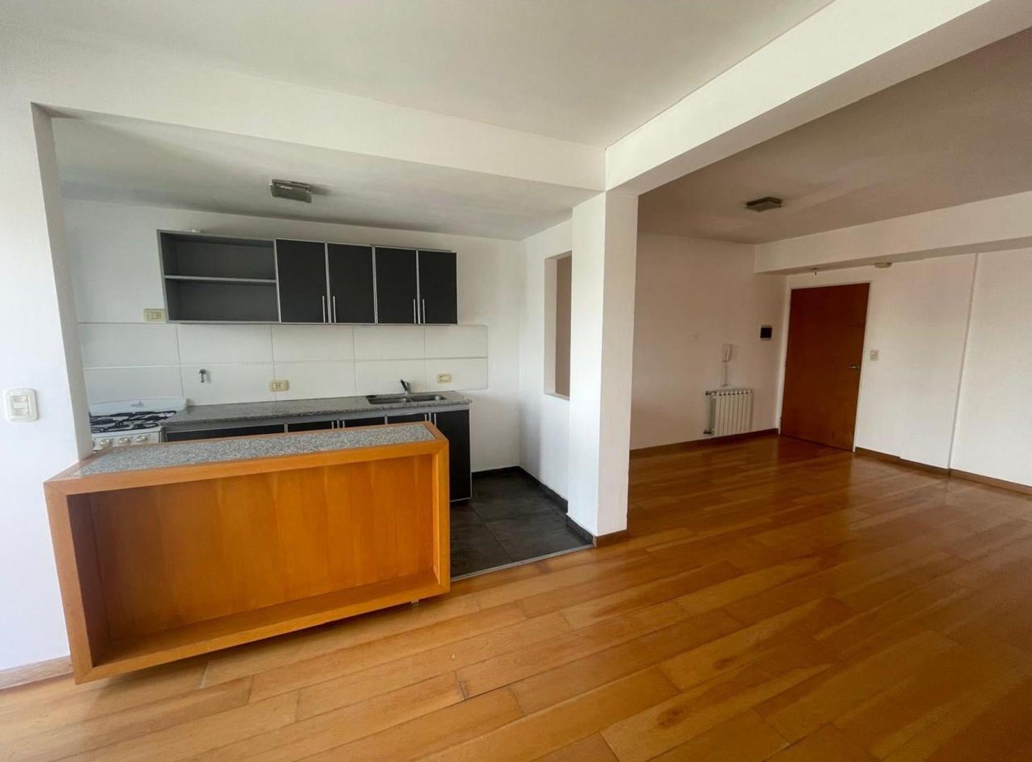 Foto de Departamento de 2 dormitorios y cochera EN VENTA, imagen 4