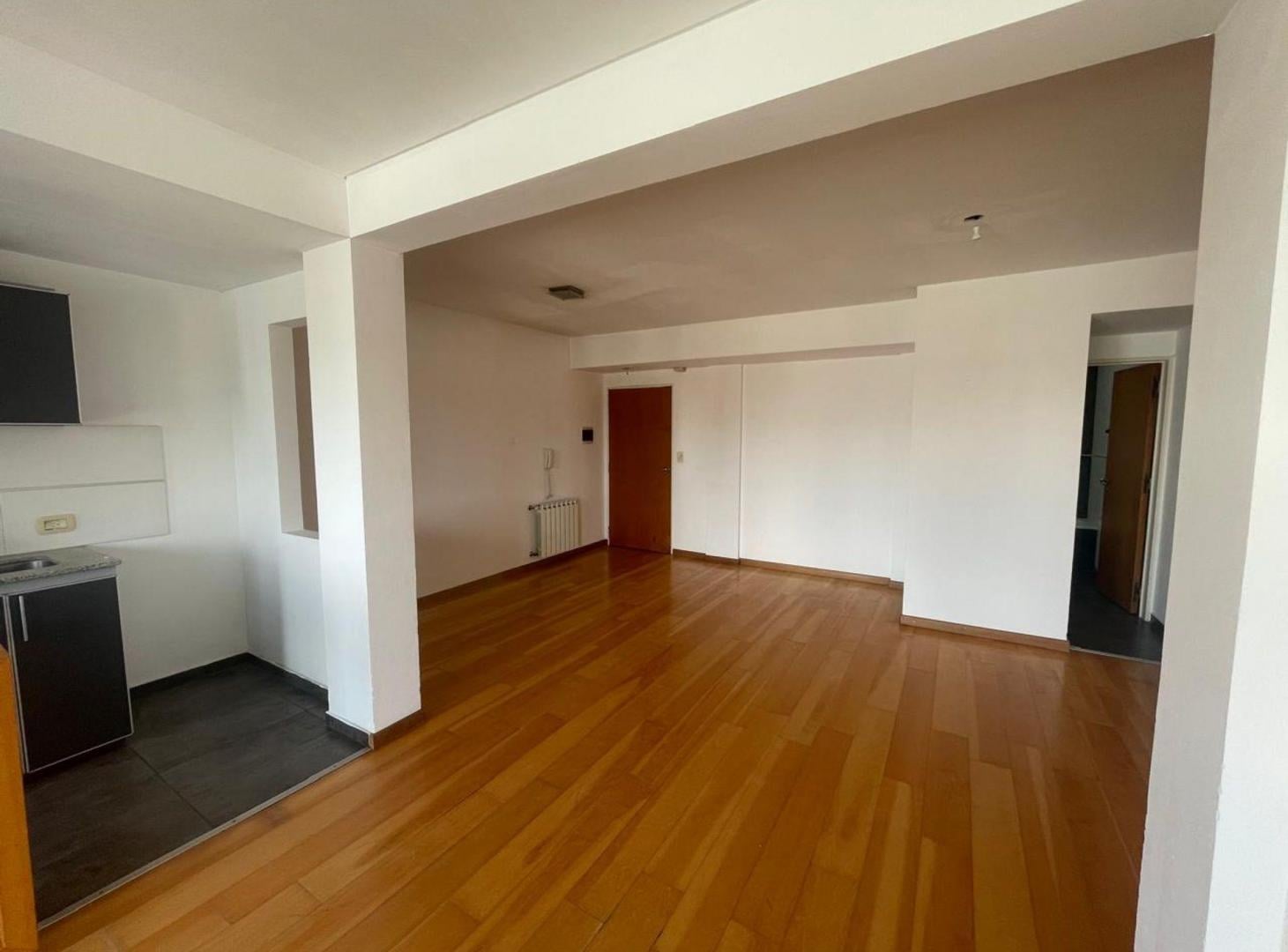 Foto de Departamento de 2 dormitorios y cochera EN VENTA, imagen 2