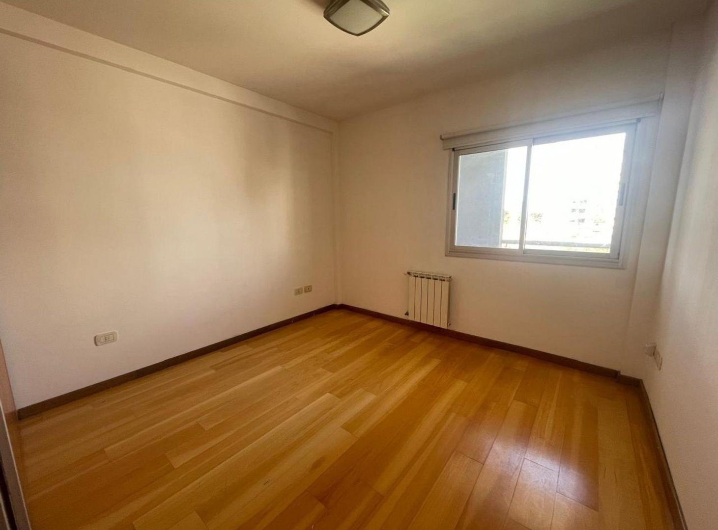 Foto de Departamento de 2 dormitorios y cochera EN VENTA, imagen 3