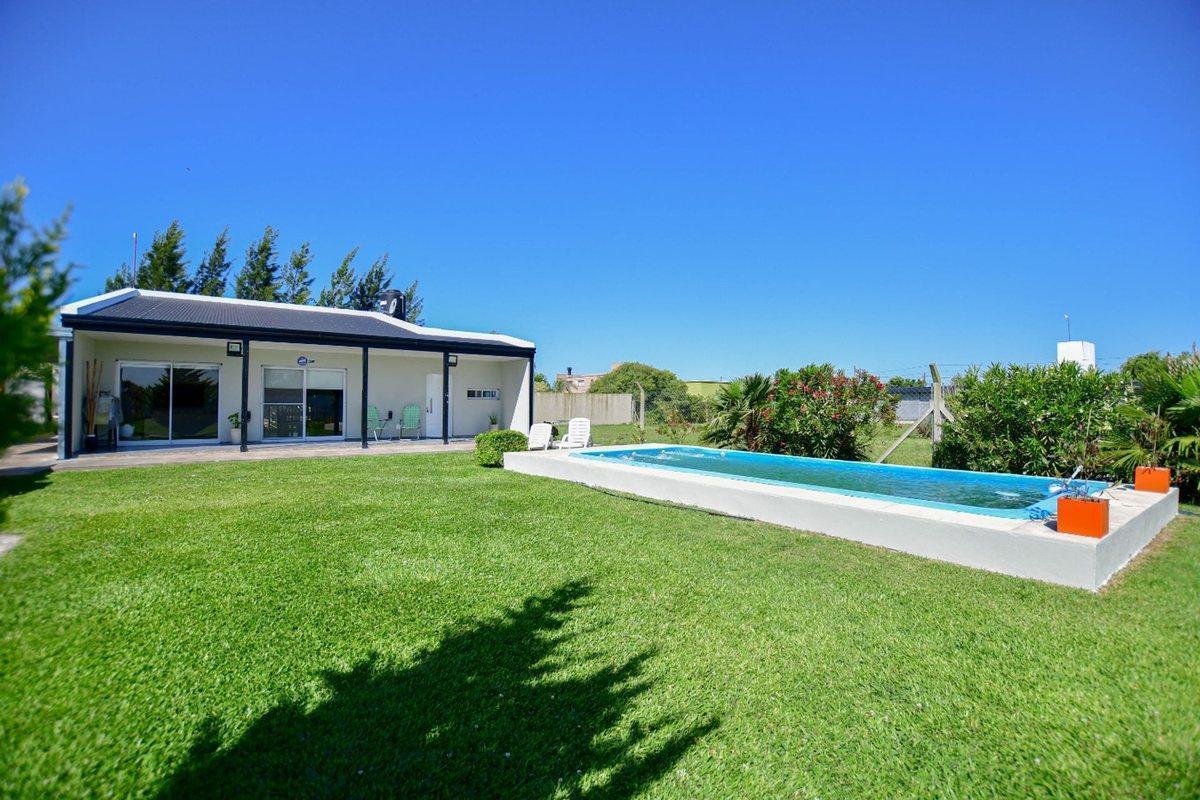 Foto de Venta Casa Quinta Parque Pileta Los Hornos, imagen 4