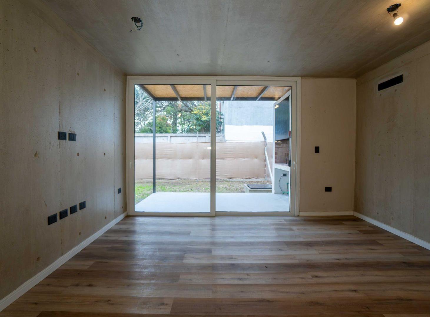 Foto de CASA EN ALQUILER 1 DORMITORIO - GONNET, imagen 2