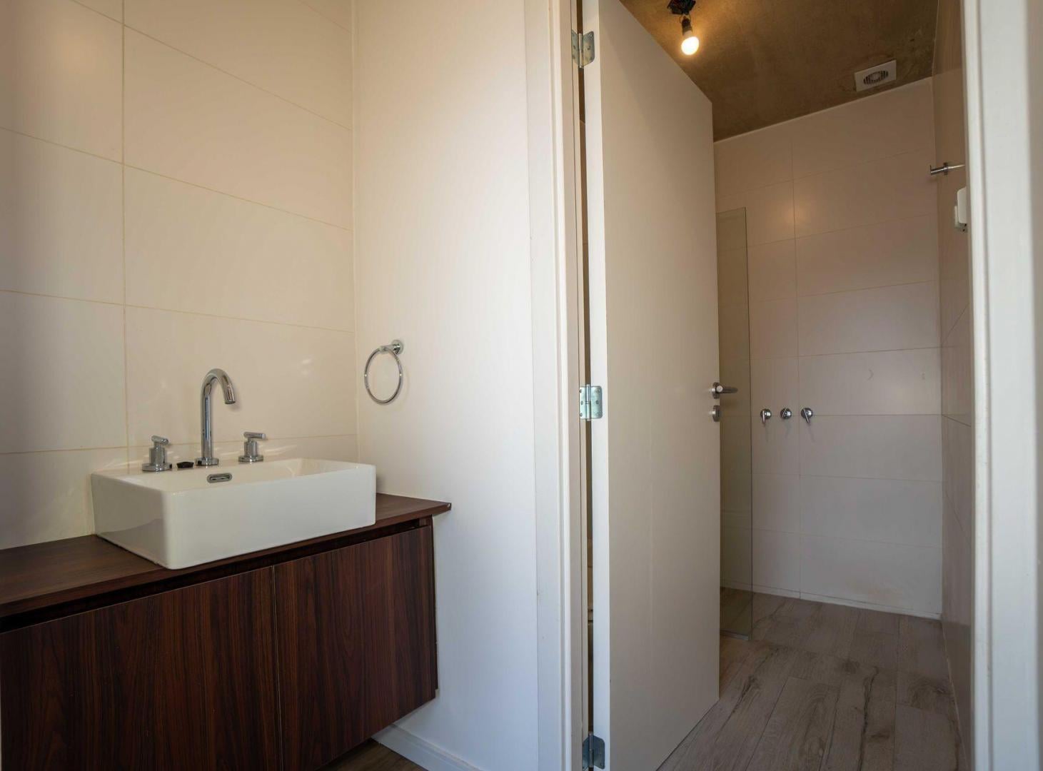 Foto de CASA EN ALQUILER 1 DORMITORIO - GONNET, imagen 5