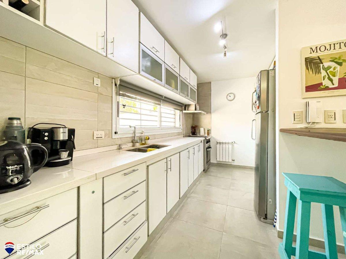 Foto de CASA EN VENTA EN 45 Y 167- 3 dorm. parque y pileta, imagen 3