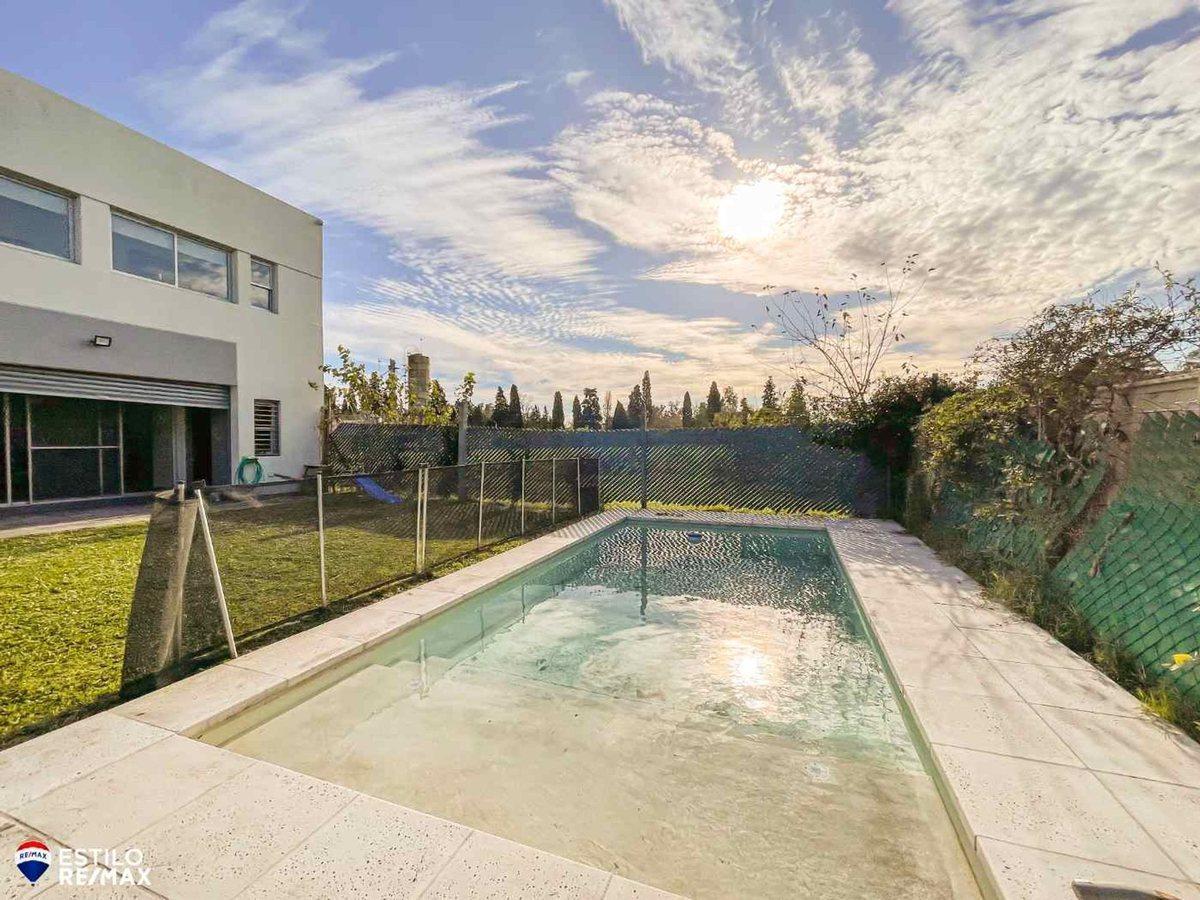 Foto de CASA EN VENTA EN 45 Y 167- 3 dorm. parque y pileta, imagen 4