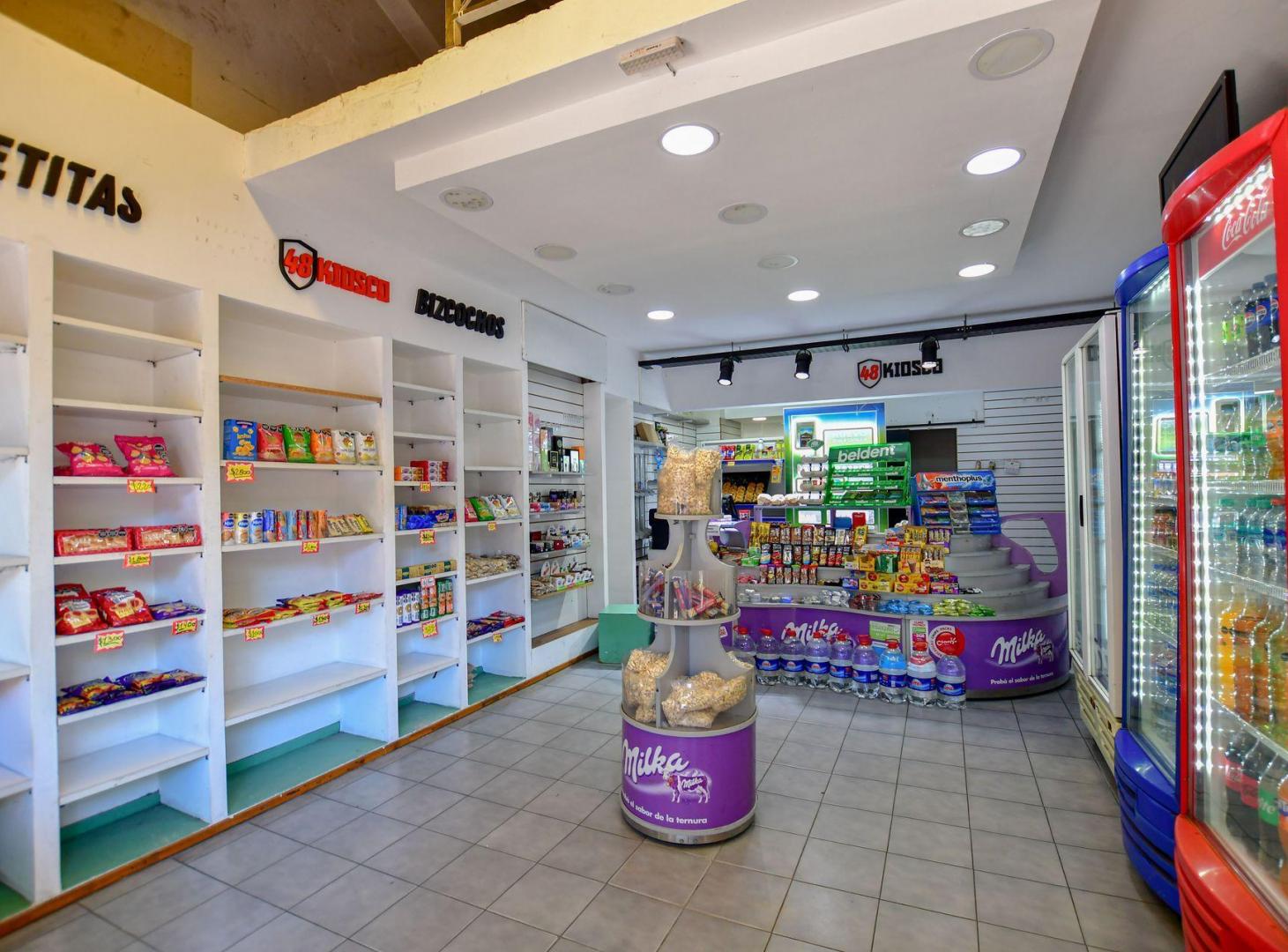 Foto de Local comercial c/ entrepiso Alquilado kiosco, imagen 2