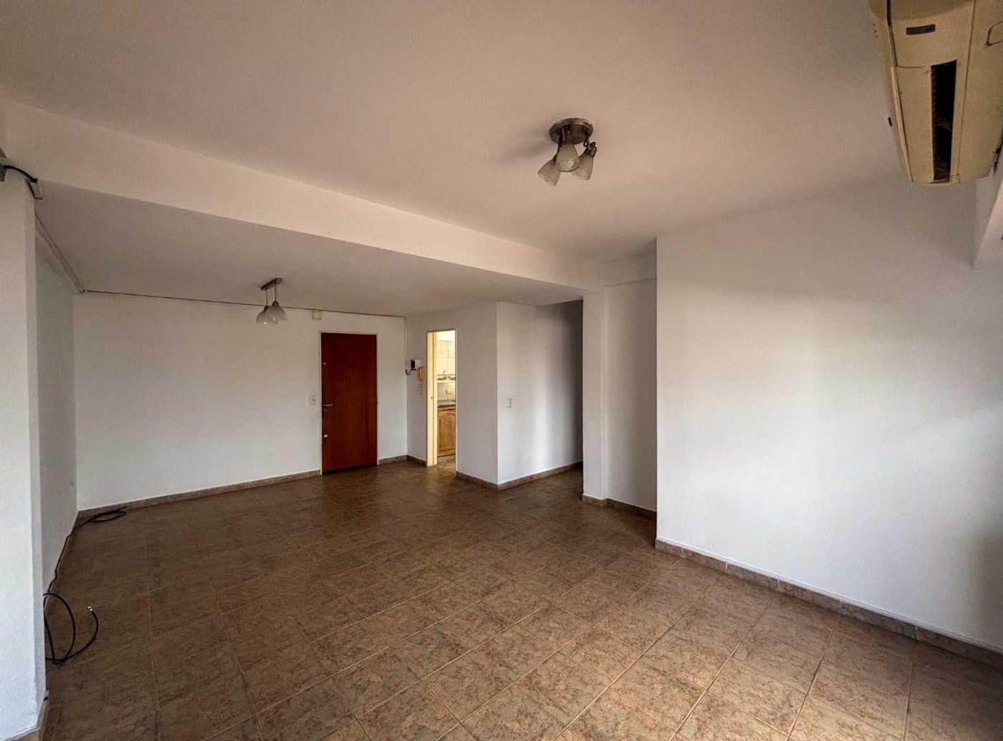 Foto de SEMIPISO DE 2 DORMITORIOS CON COCHERA - LA PLATA, imagen 5