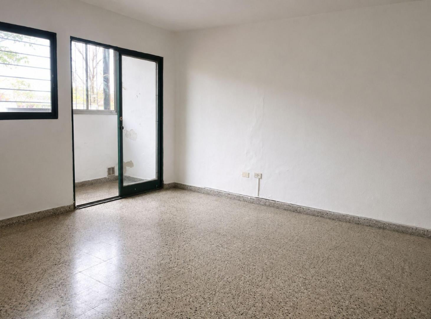 Foto de VENTA DEPARTAMENTO 2 DORMITORIOS ZONA FACULTADES, imagen 2