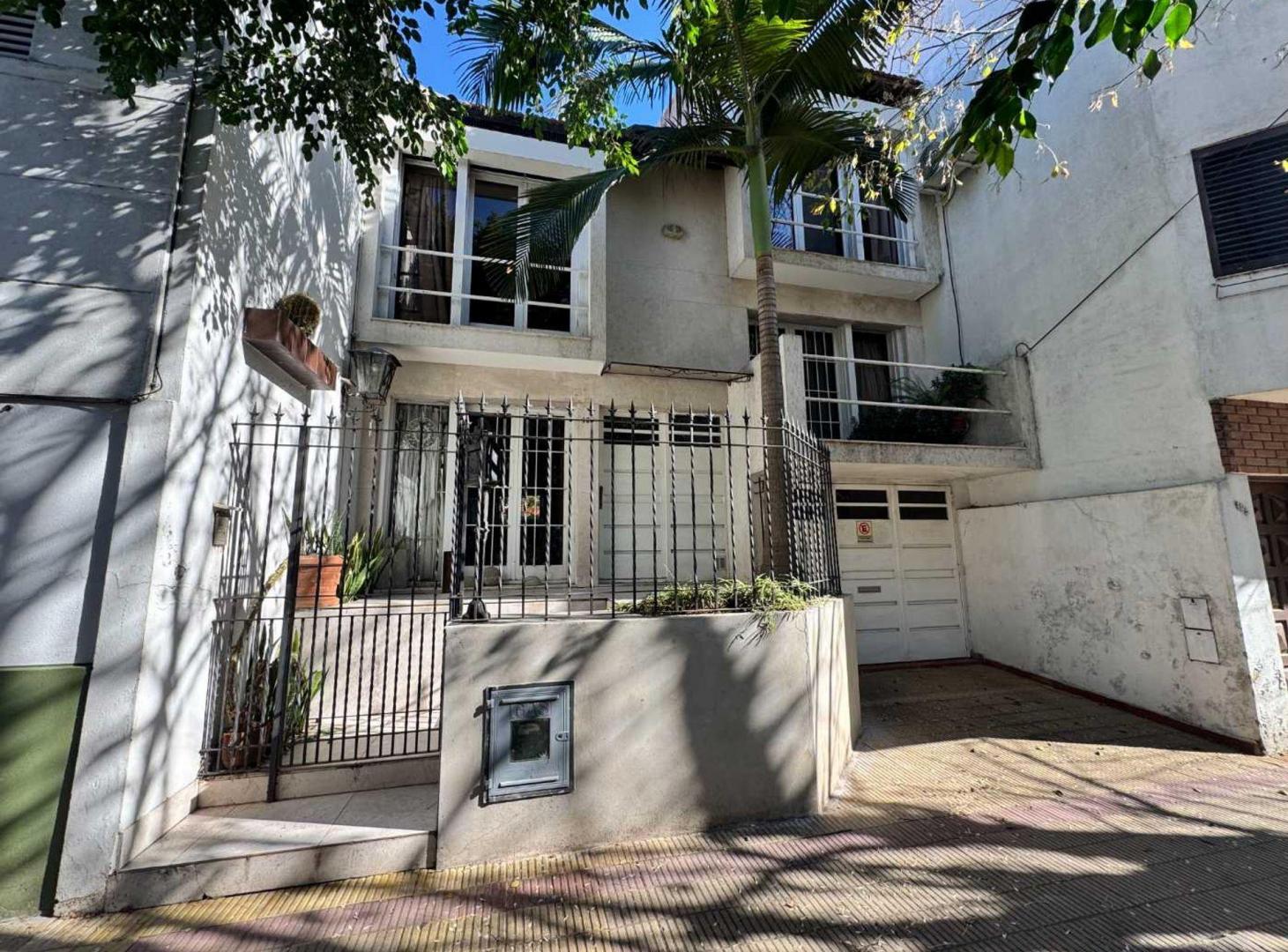Foto de CASA EN VENTA DE TRES DORMITORIOS - LA PLATA, imagen 1