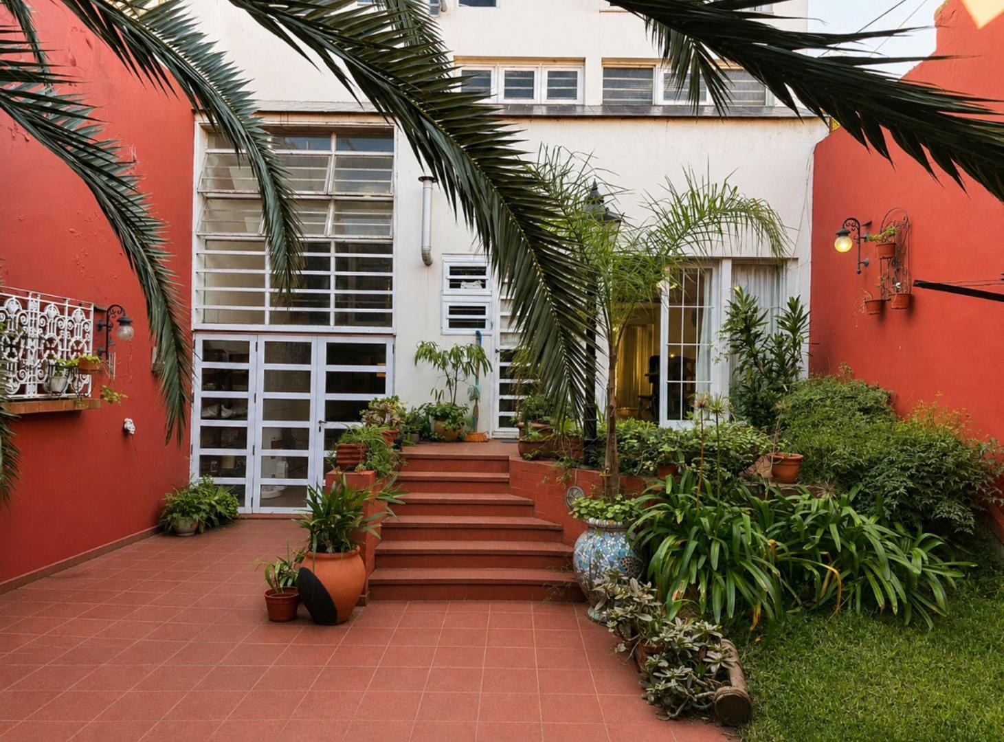 Foto de CASA EN VENTA DE TRES DORMITORIOS - LA PLATA, imagen 2