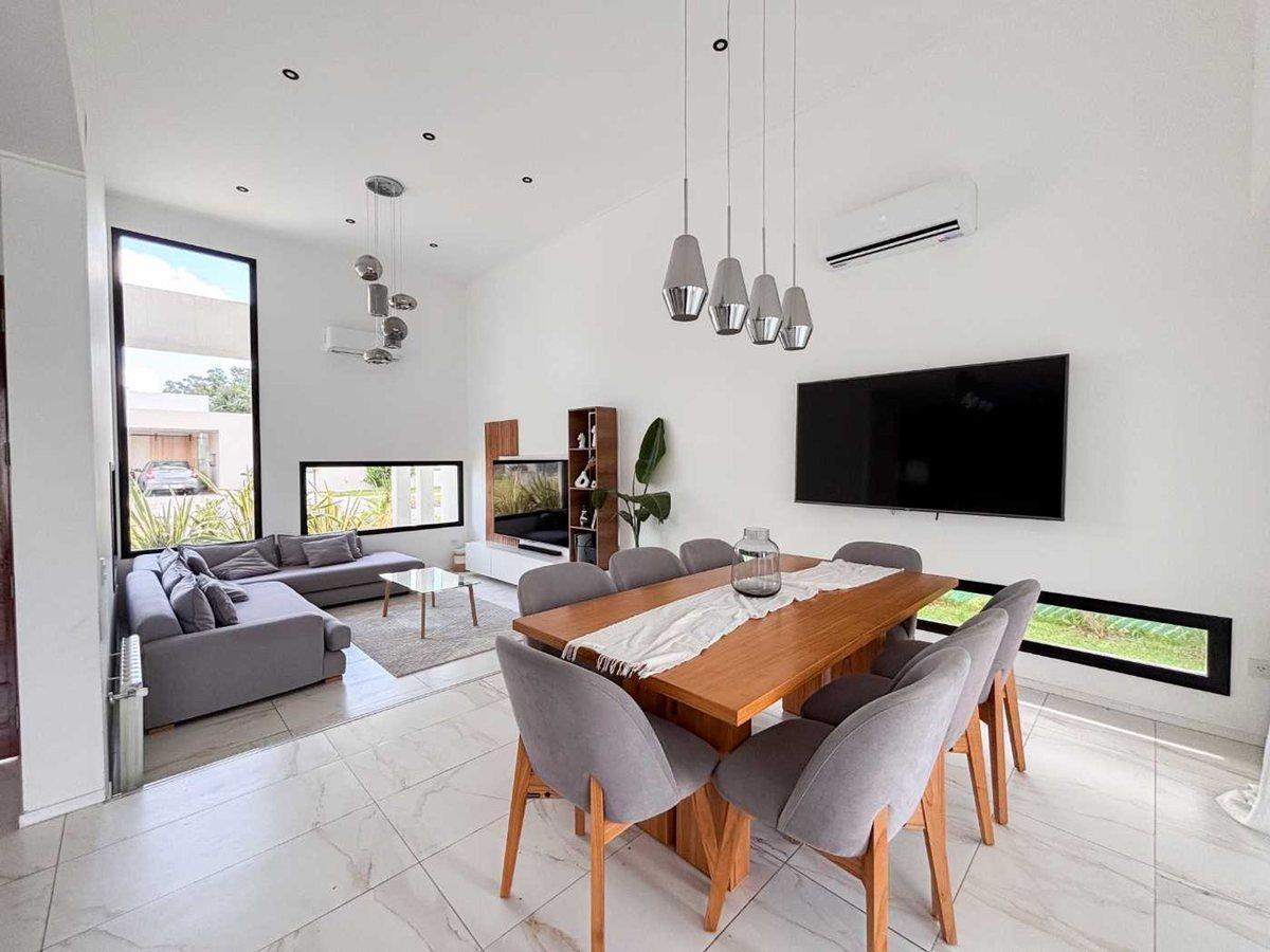 Foto de Casa en Venta 3 dorm. Barrio Fincas de Duggan, imagen 2