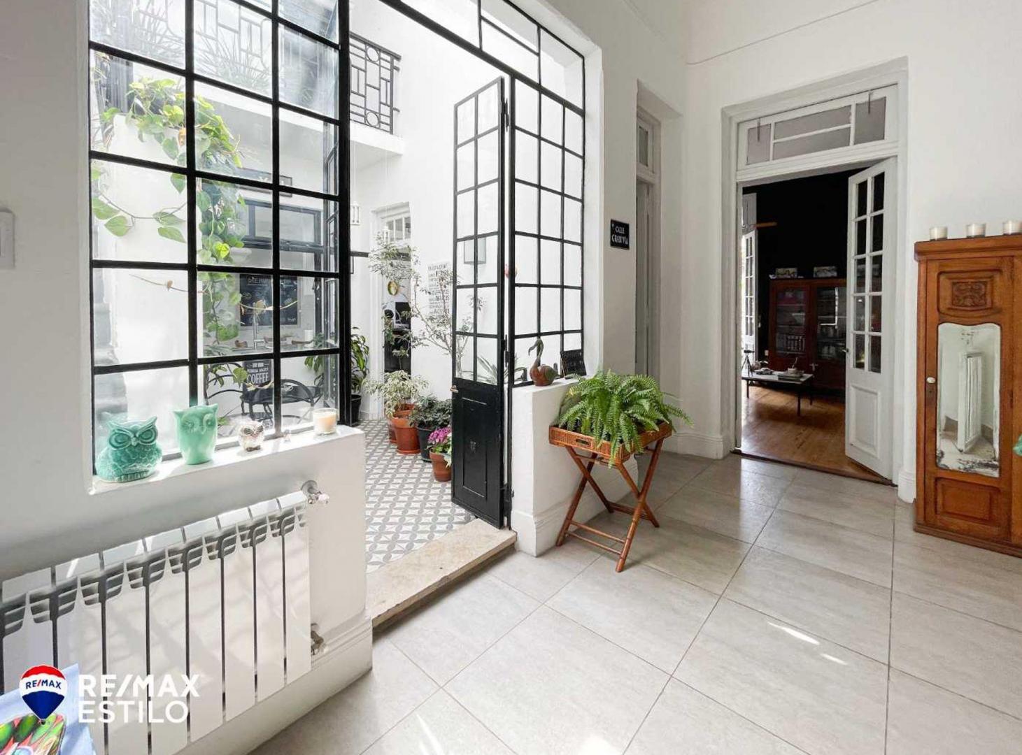 Foto de CASA PH DE CATEGORÍA EN VENTA EN 3 Y 51 DE 243m2., imagen 1