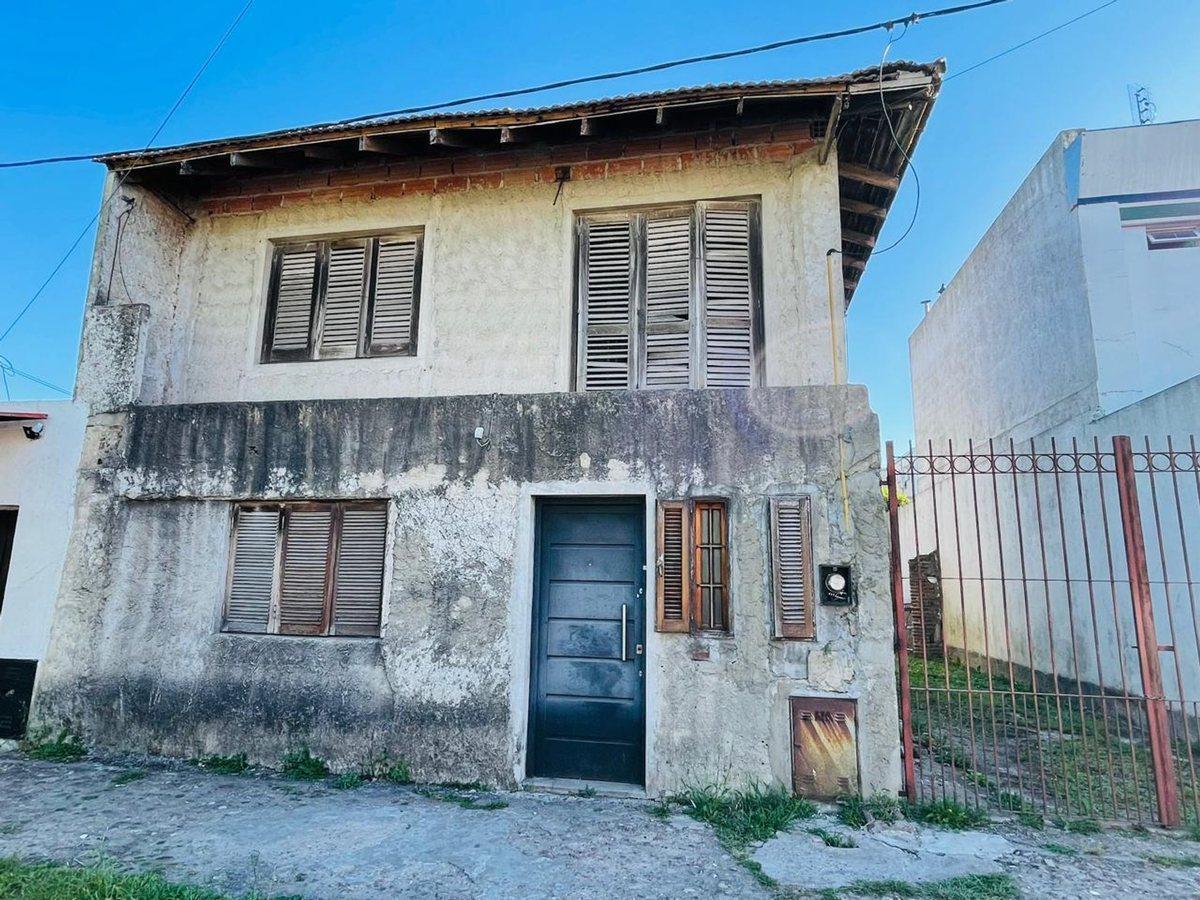 Foto de CASA EN VENTA A REFACCIONAR 3 DORMS. Y PARQUE, imagen 4