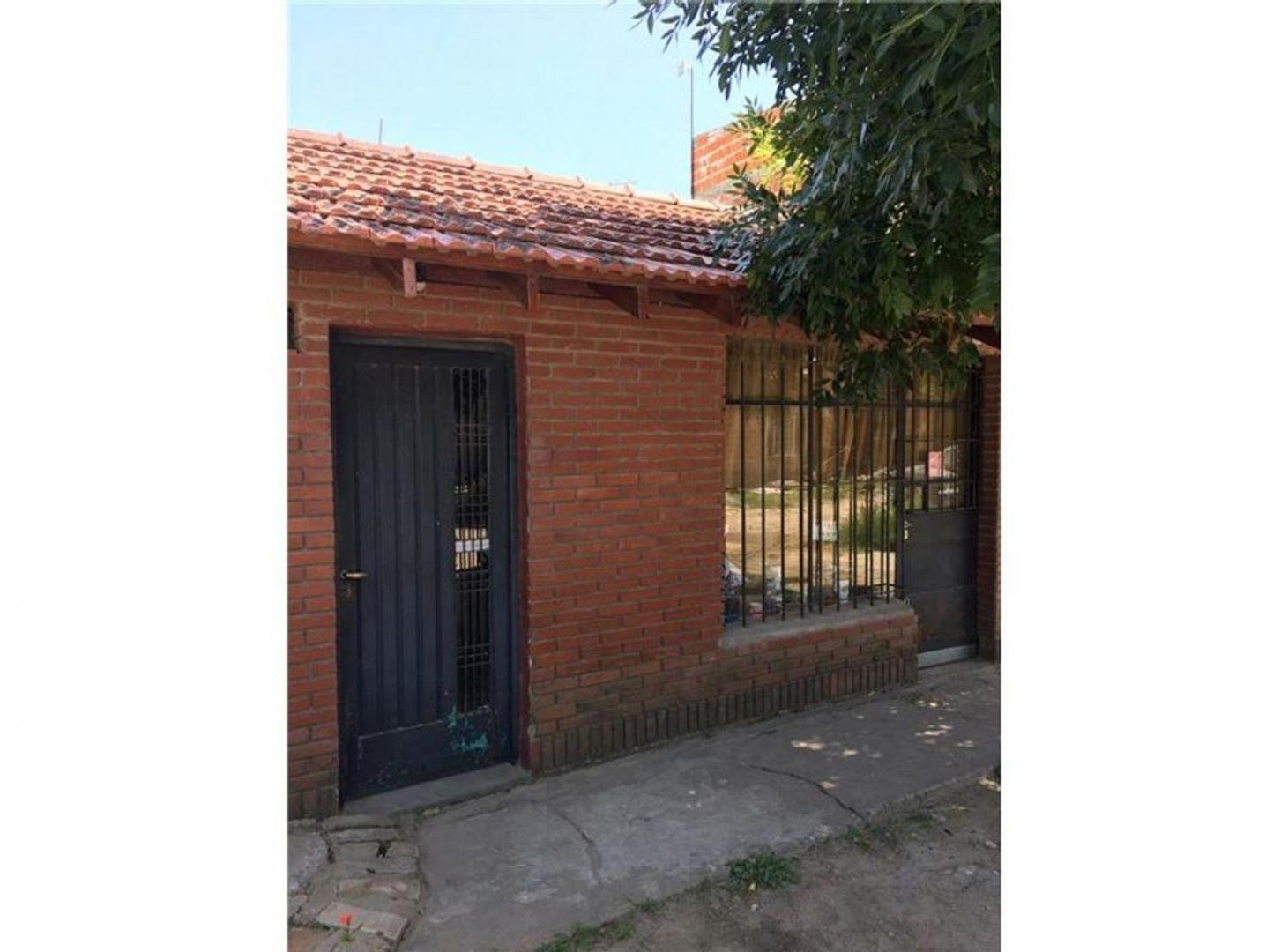 Foto de CASA DE DOS DORMITORIOS CON PILETA Y GARAGE, imagen 1