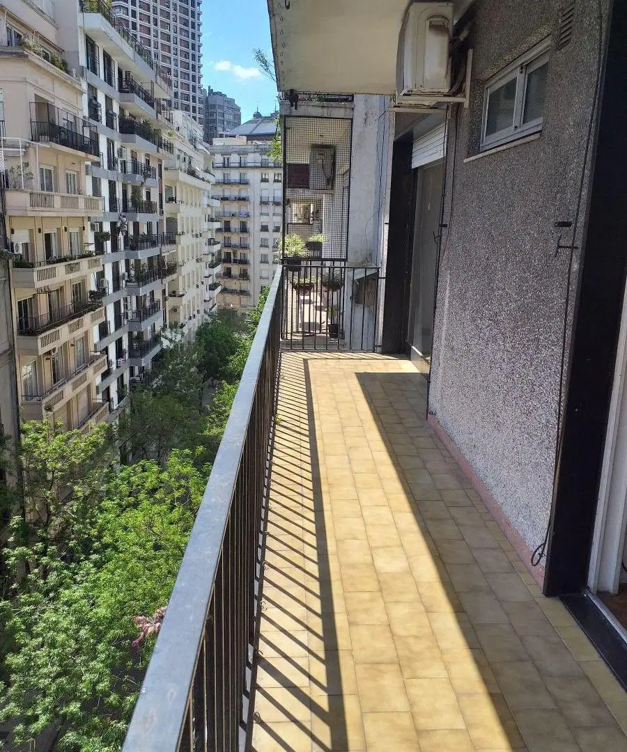 Recoleta categoria : dos dormitorios con gran balcon al frente y dependencias 5