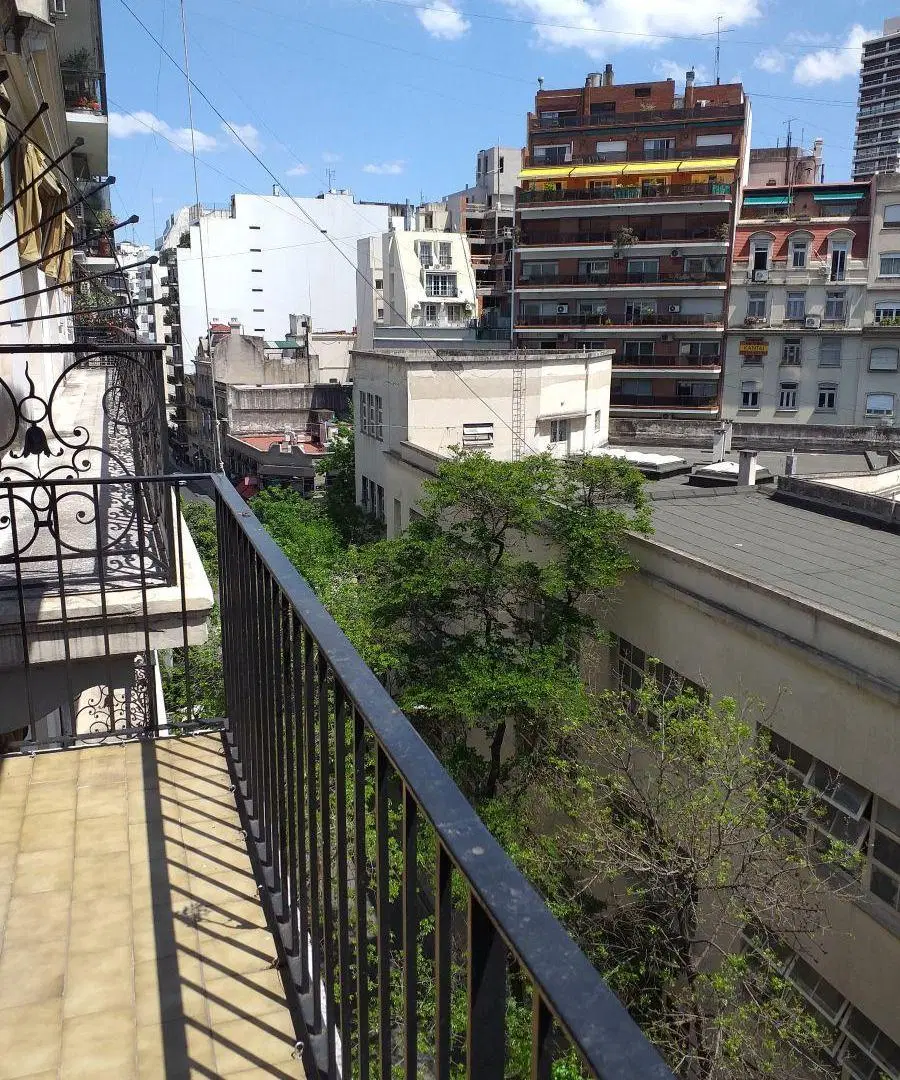 Recoleta categoria : dos dormitorios con gran balcon al frente y dependencias 1