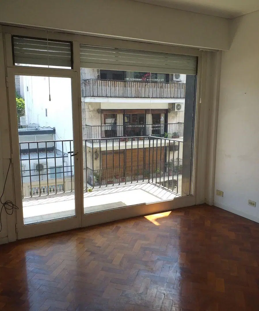 Recoleta categoria : dos dormitorios con gran balcon al frente y dependencias 8
