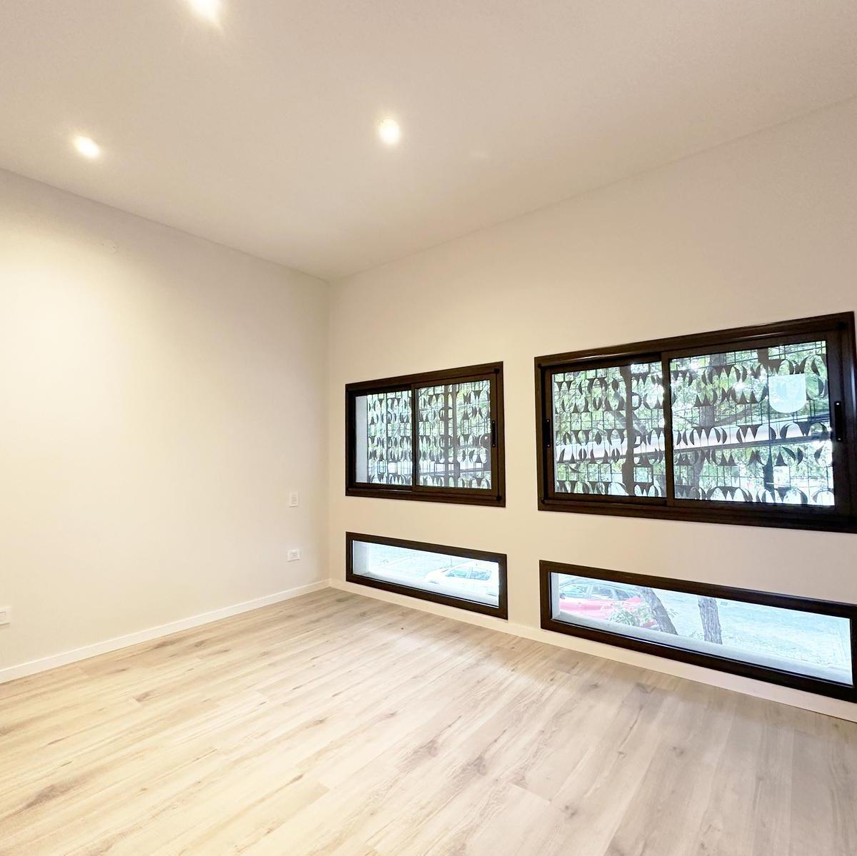 Casa en Venta en Abasto, Rosario 4 Dorm. C/ Cochera, Patio y Terraza! 2