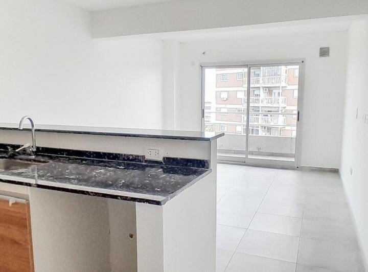 Departamento en venta en Barrio Agote, Rosario 1 dormitorio con doble balcón.