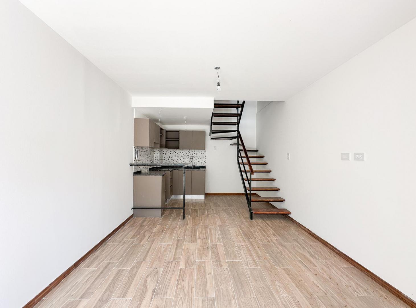 Departamento en venta en Alberdi, Rosario Duplex 2  Dormitorios c/patio, solarium y parrilla!