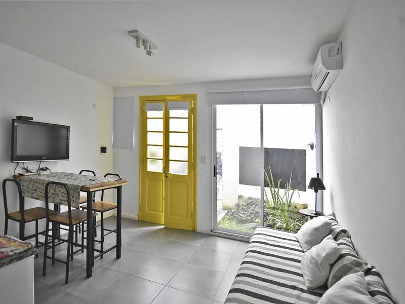 Departamento en venta, Pichincha, Rosario, 1 dormitorio de pasillo !