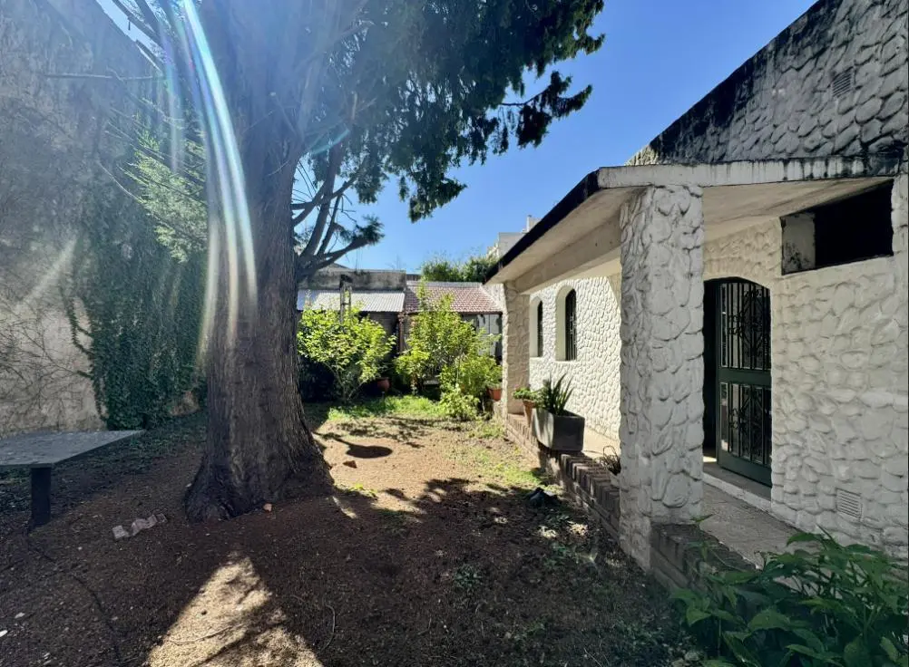 Casa en Venta, Barrio Abasto, Rosario, 3 dormitorios a reciclar 4