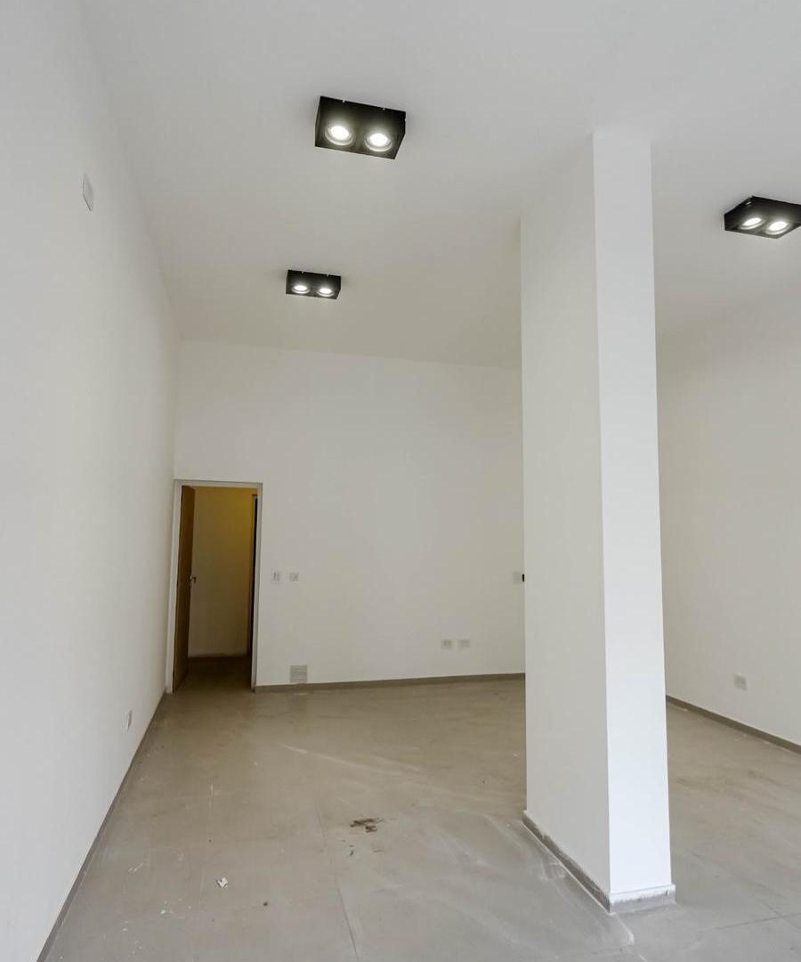 Foto de Local Comercial y Cocheras en Venta, Vera Mujica 800, Rosario, imagen 4