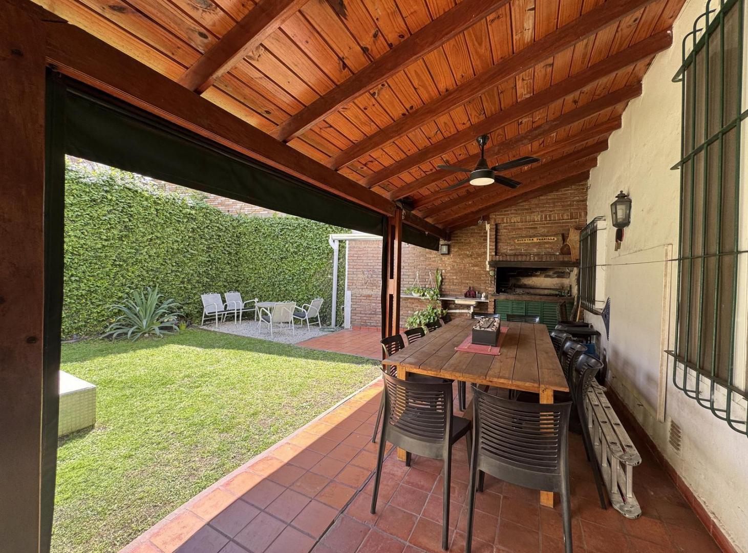 Foto de Casa en Venta, Abasto, Rosario, 3 dormitorios con patio, pasillo unico !, imagen 2
