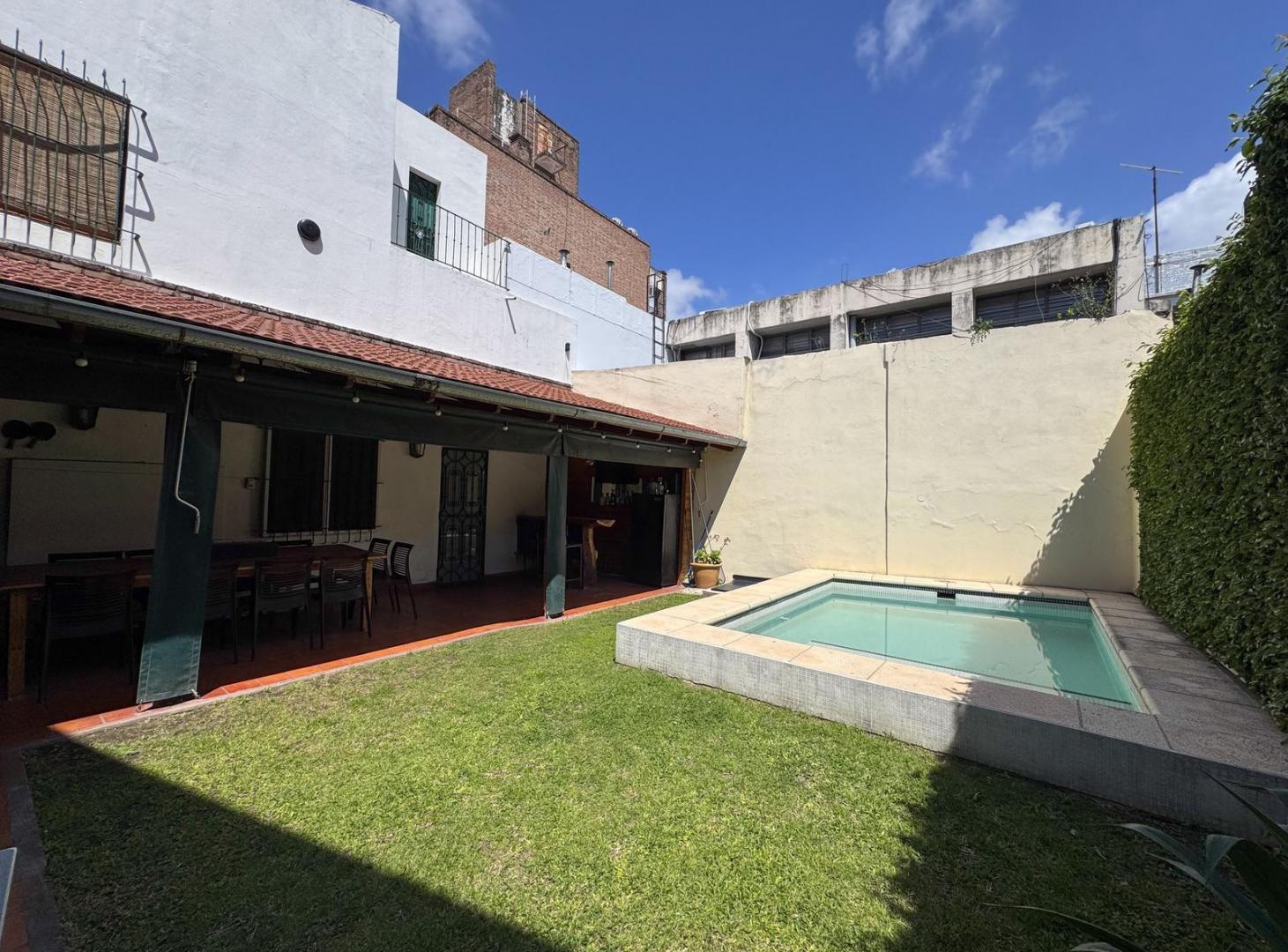 Foto de Casa en Venta, Abasto, Rosario, 3 dormitorios con patio, pasillo unico !, imagen 1