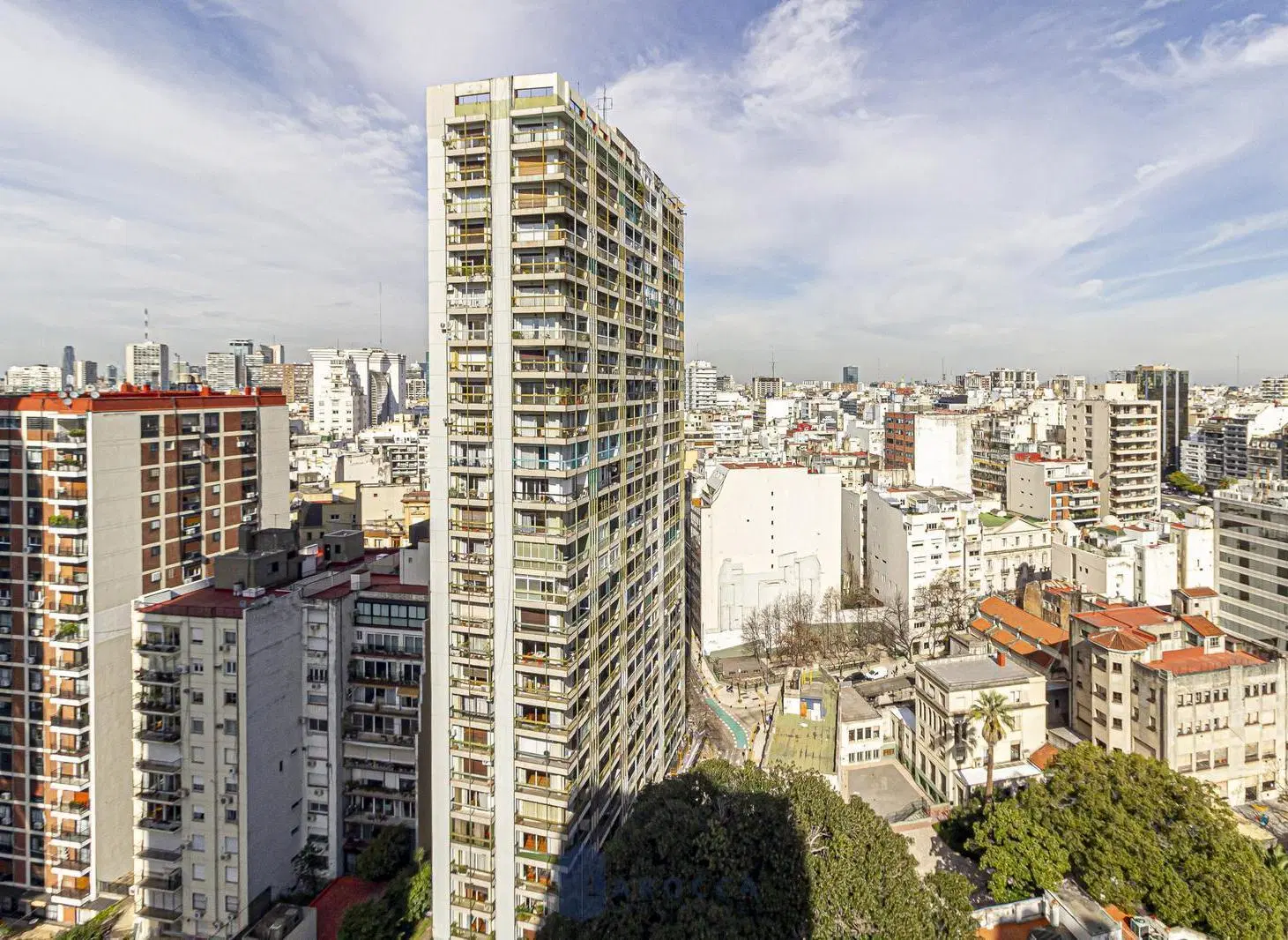 DEPARTAMENTO - VENTA - RETIRO - 4 SUITES - BALCÓN - COCHERA 1