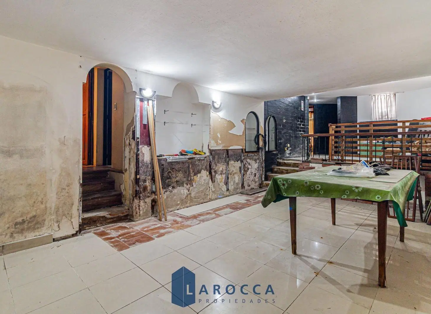CASA - VENTA - COLEGIALES - 4 DORMITORIOS - TERRAZA - A REFACCIONAR 3