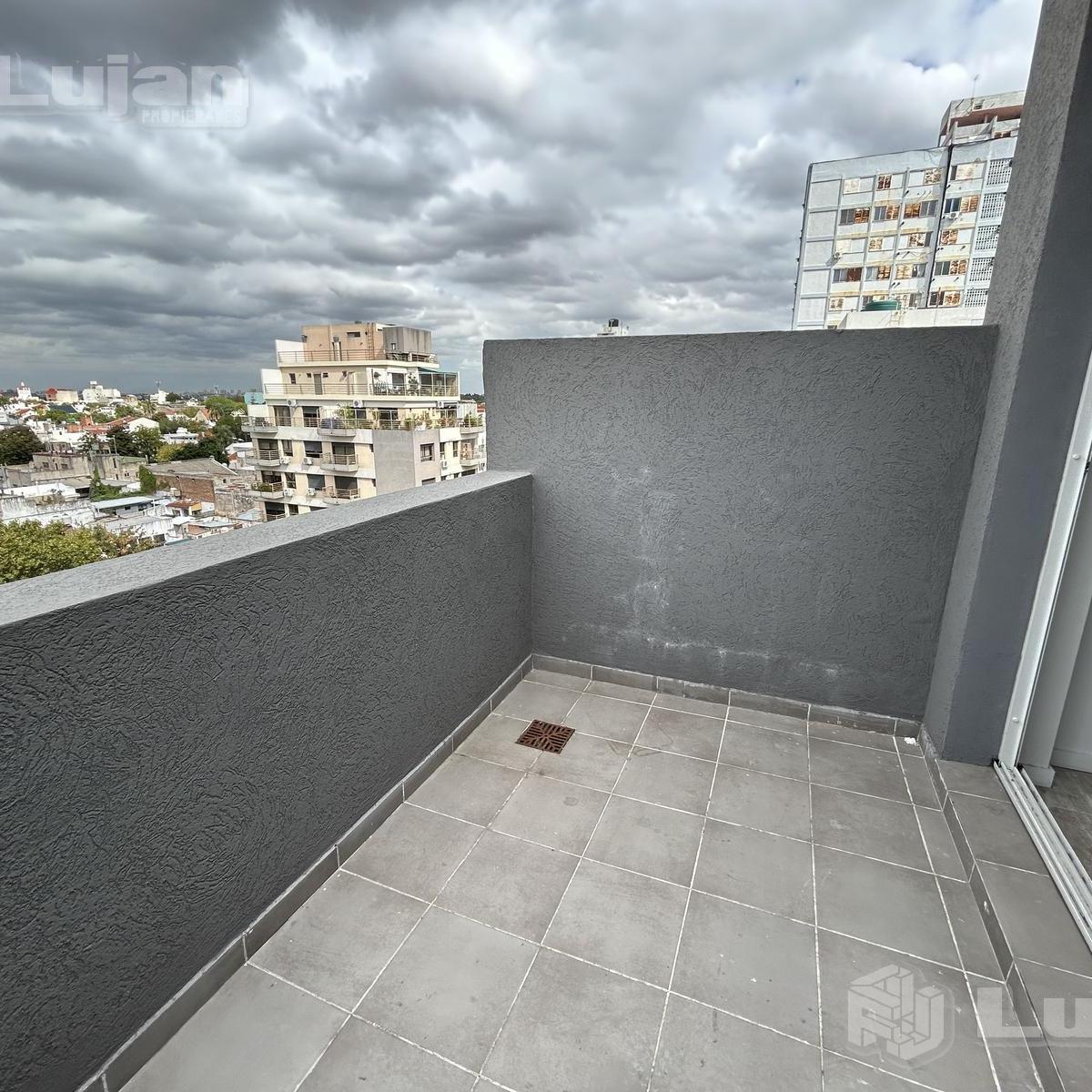 Venta Departamento en Flores 1 Amb Al Frente con Balcón y Sum 2
