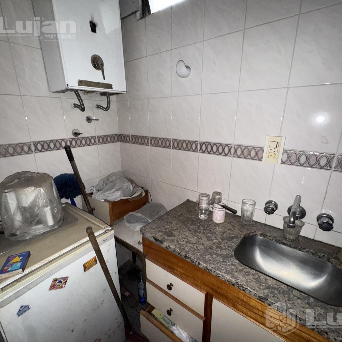 Venta Casa Lote Propio en Parque Avellaneda a Refaccionar 3