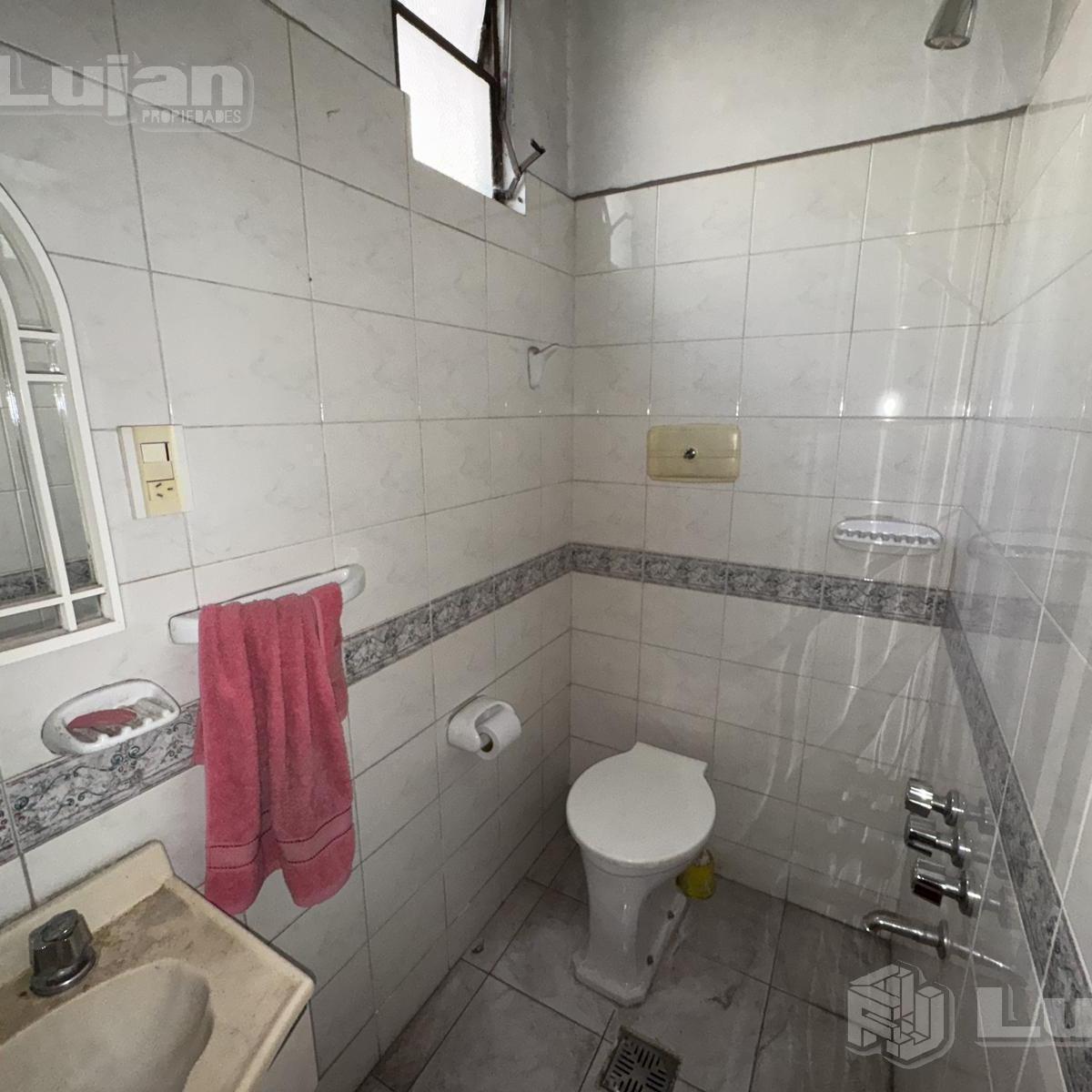 Venta Casa Lote Propio en Parque Avellaneda a Refaccionar 5