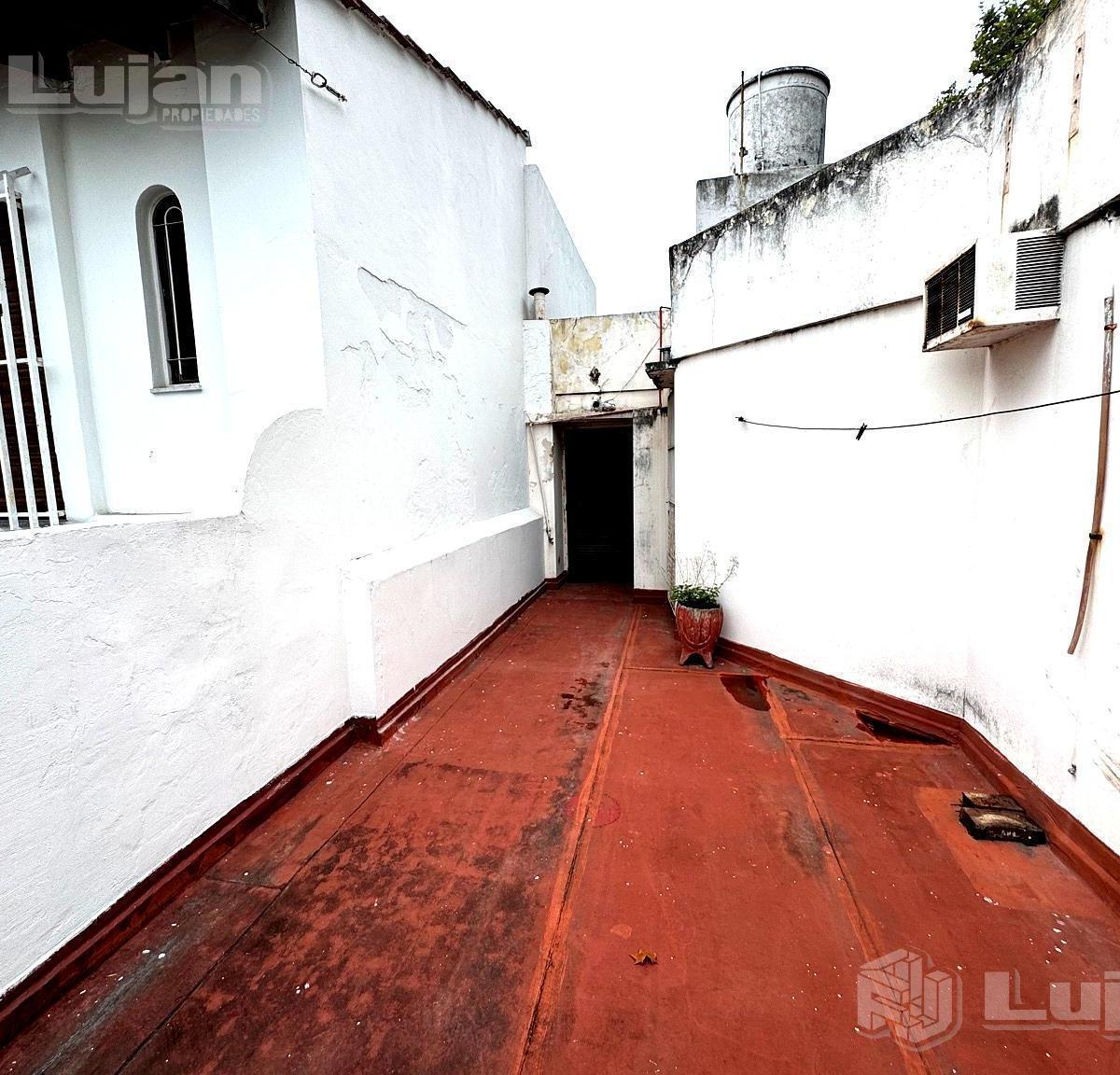 Venta Casa 4 Ambs Garaje y Terraza en Parque Avellaneda 5