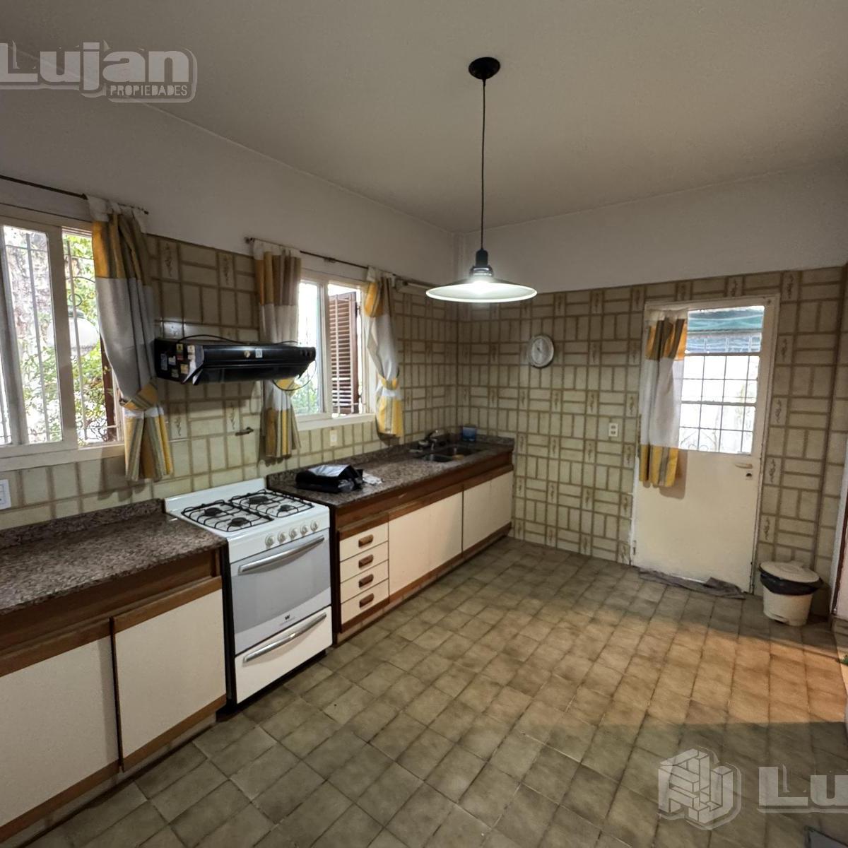 Venta Casa 4 Ambs Garaje y Terraza en Parque Avellaneda 3