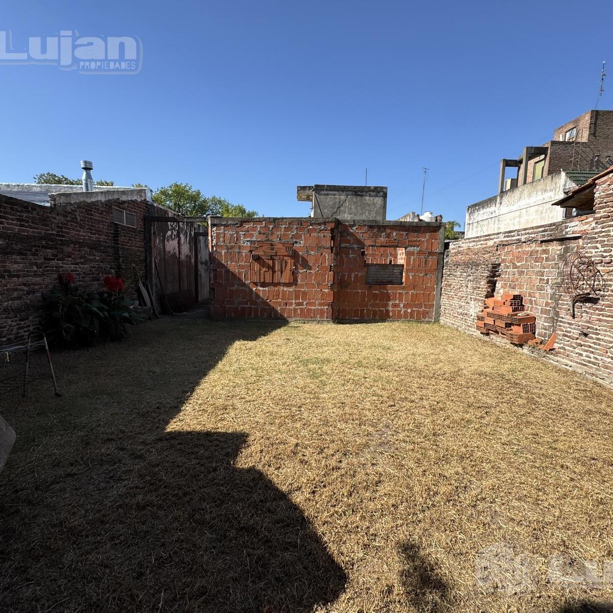 Venta Casa Terreno 8,66 X 43 en Parque Avellaneda 1