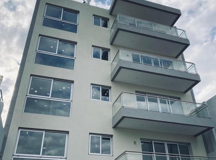 Venta Local en Mataderos estrenar 5