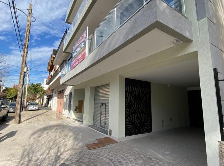 Venta Local en Mataderos estrenar 1