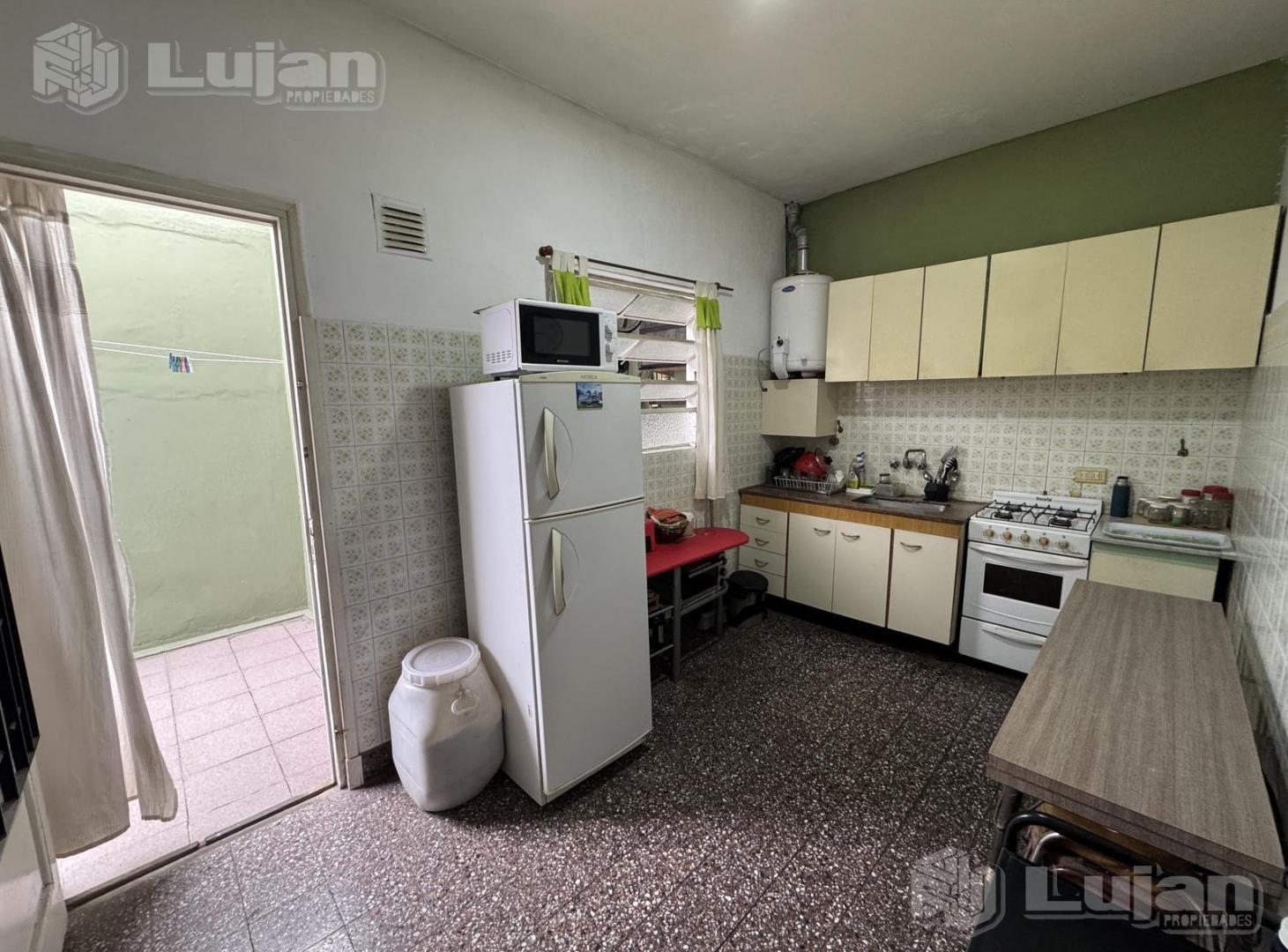 Venta PH en Mataderos Barrio Naón 4 ambs con patio