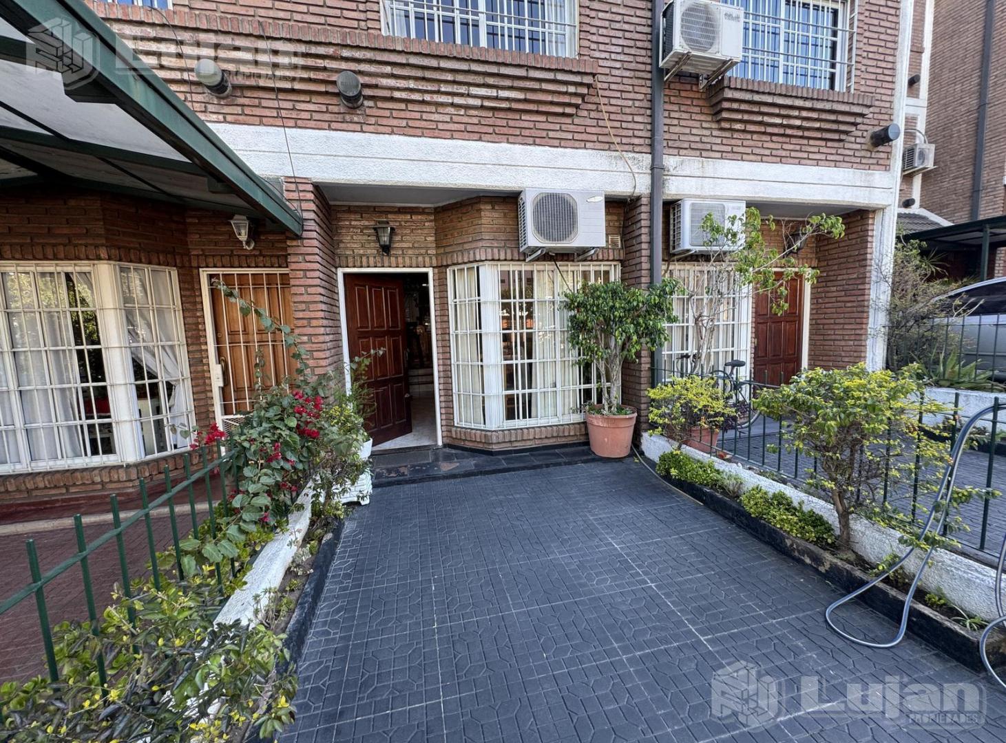 Venta Mataderos PH Triplex 4 ambs cochera y patio Escalada 1400