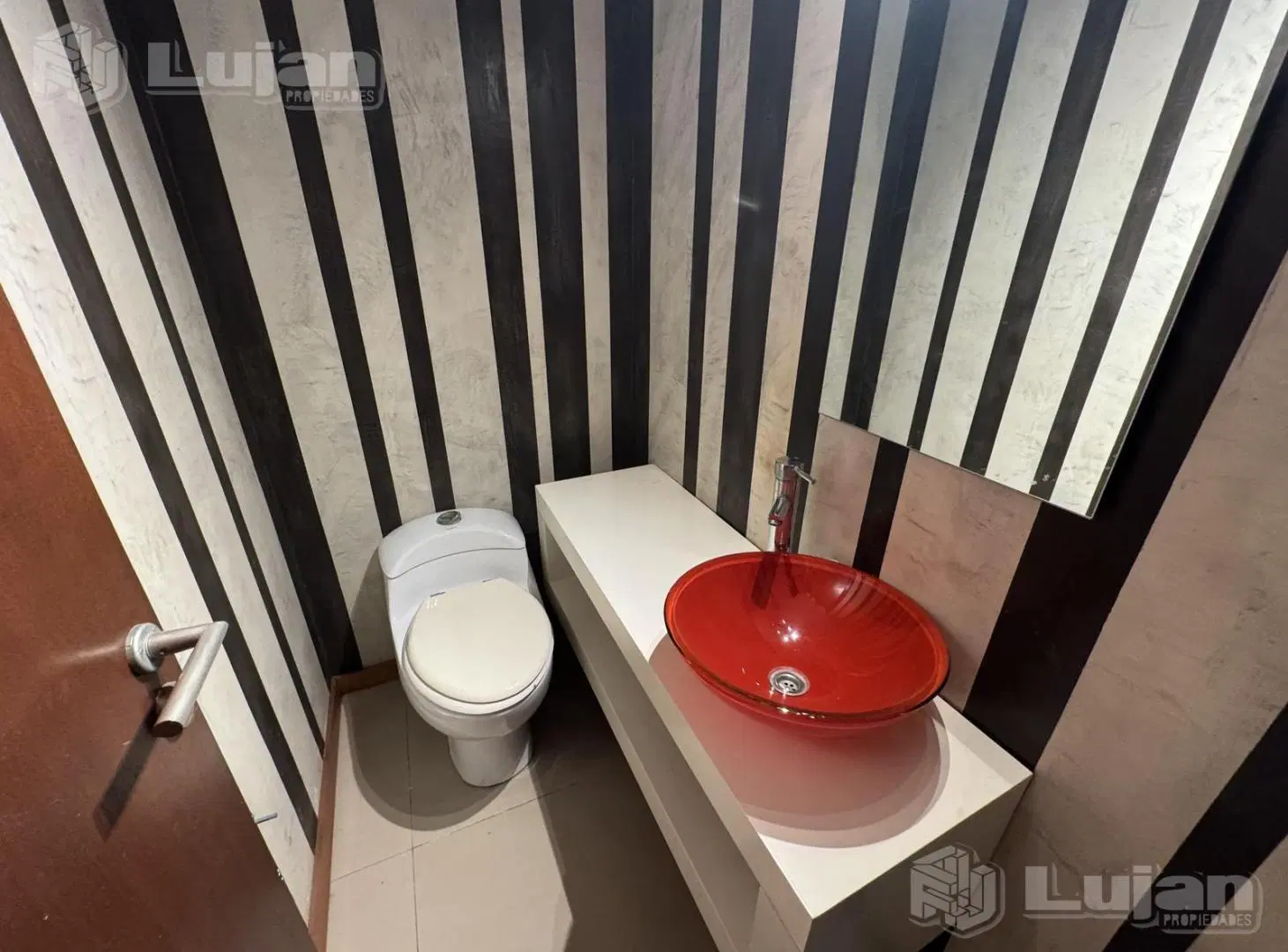 Lisandro de la torre al 1600 Casa Mataderos 4 ambientes con jardin y pileta 2
