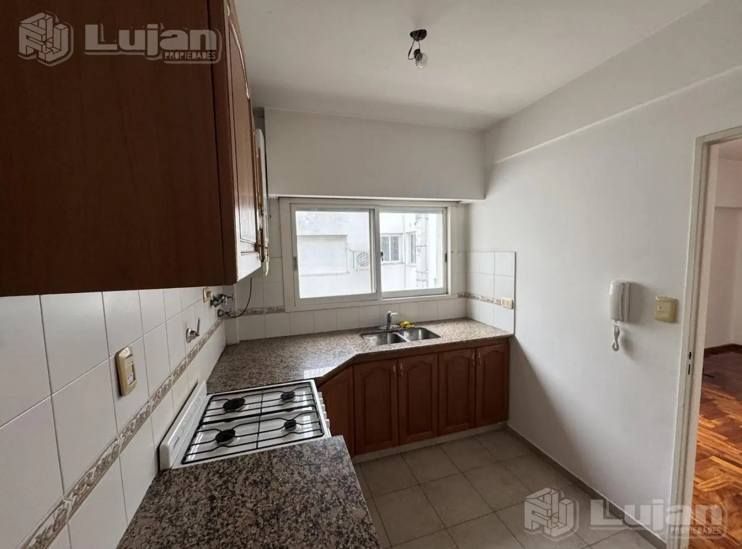Alquiler Departamento en Liniers 1 ambs muy amplio Acassuso esquina Larrazabal. 5