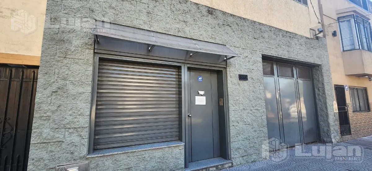 Depósito en Ciudadela en dos plantas, con entrada para camiones y trifasica 2