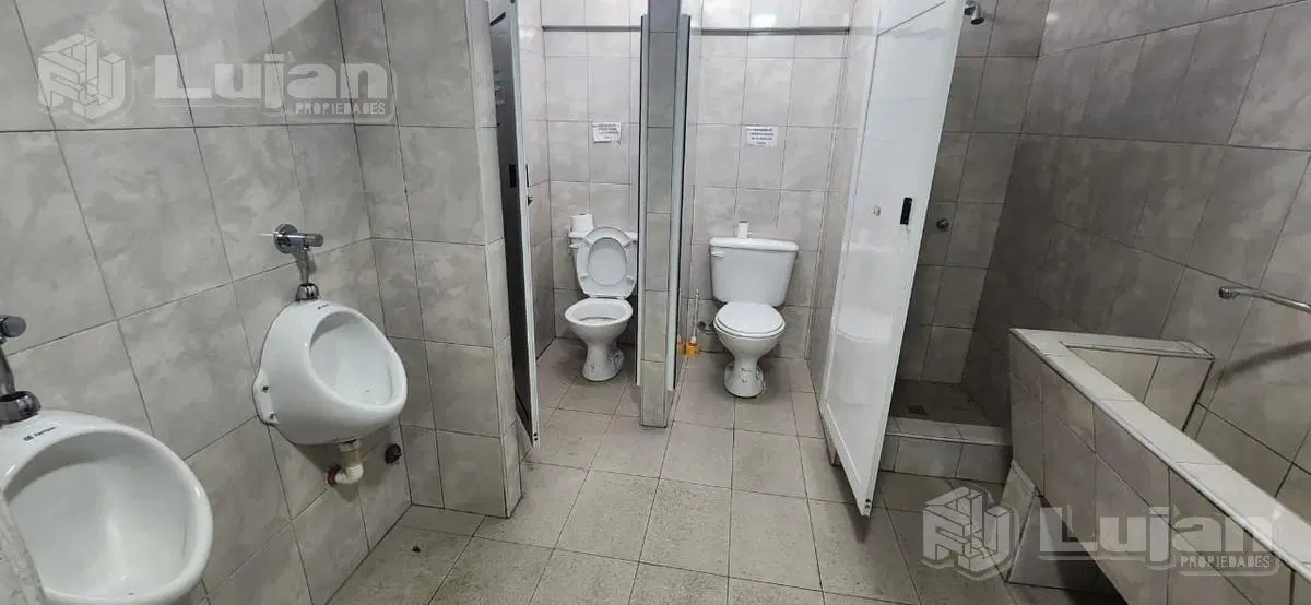Depósito en Ciudadela en dos plantas, con entrada para camiones y trifasica 5