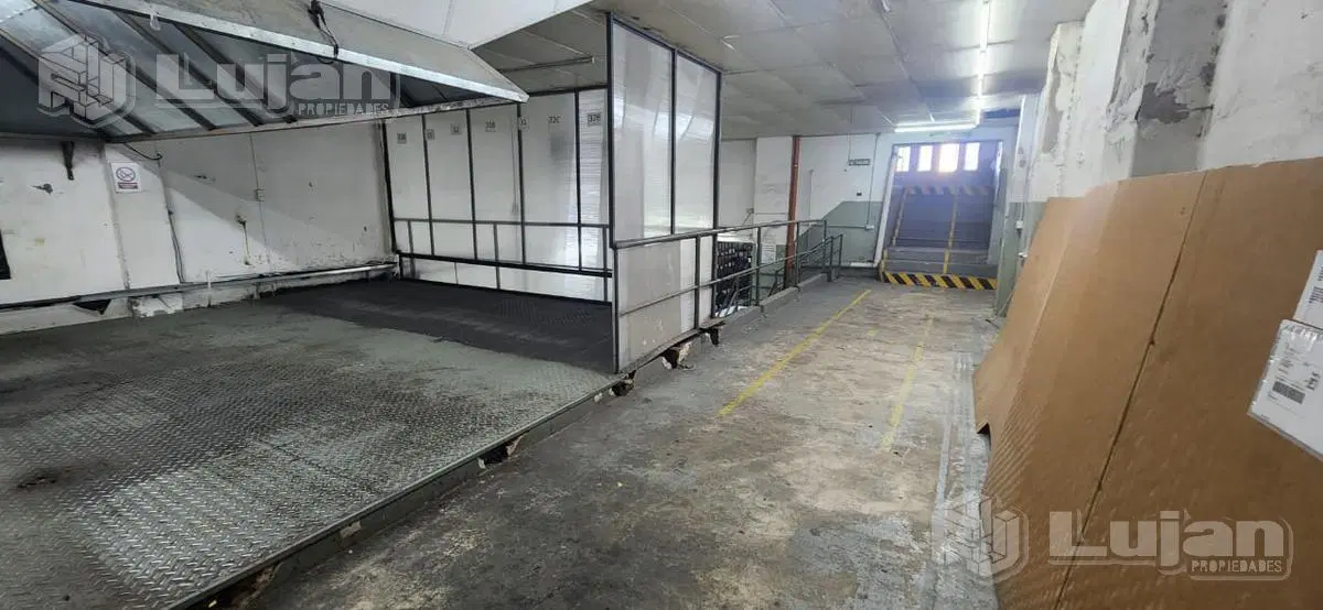 Depósito en Ciudadela en dos plantas, con entrada para camiones y trifasica 4