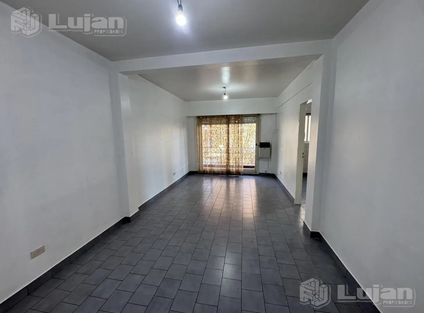 Venta Mataderos 1 amb c/balcón Frente. Pola y Av Alberdi 5