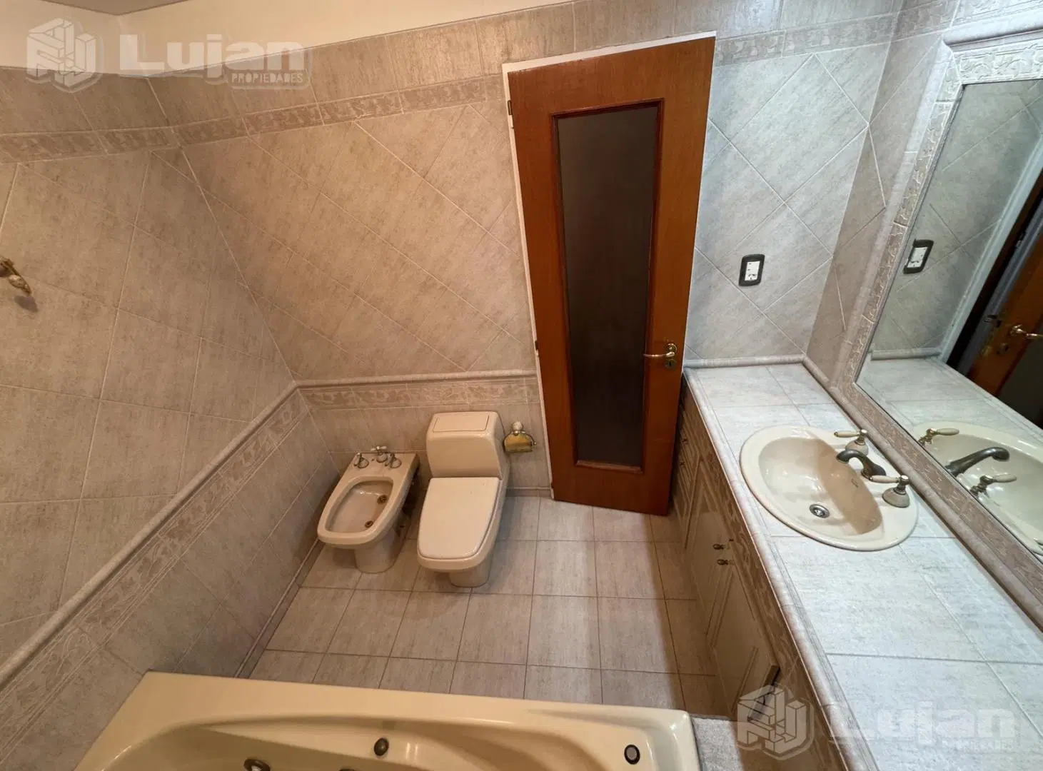 Venta Triplex de lujo Parque Avellaneda 4 ambs, gje, quincho, jardin y pileta ! 4