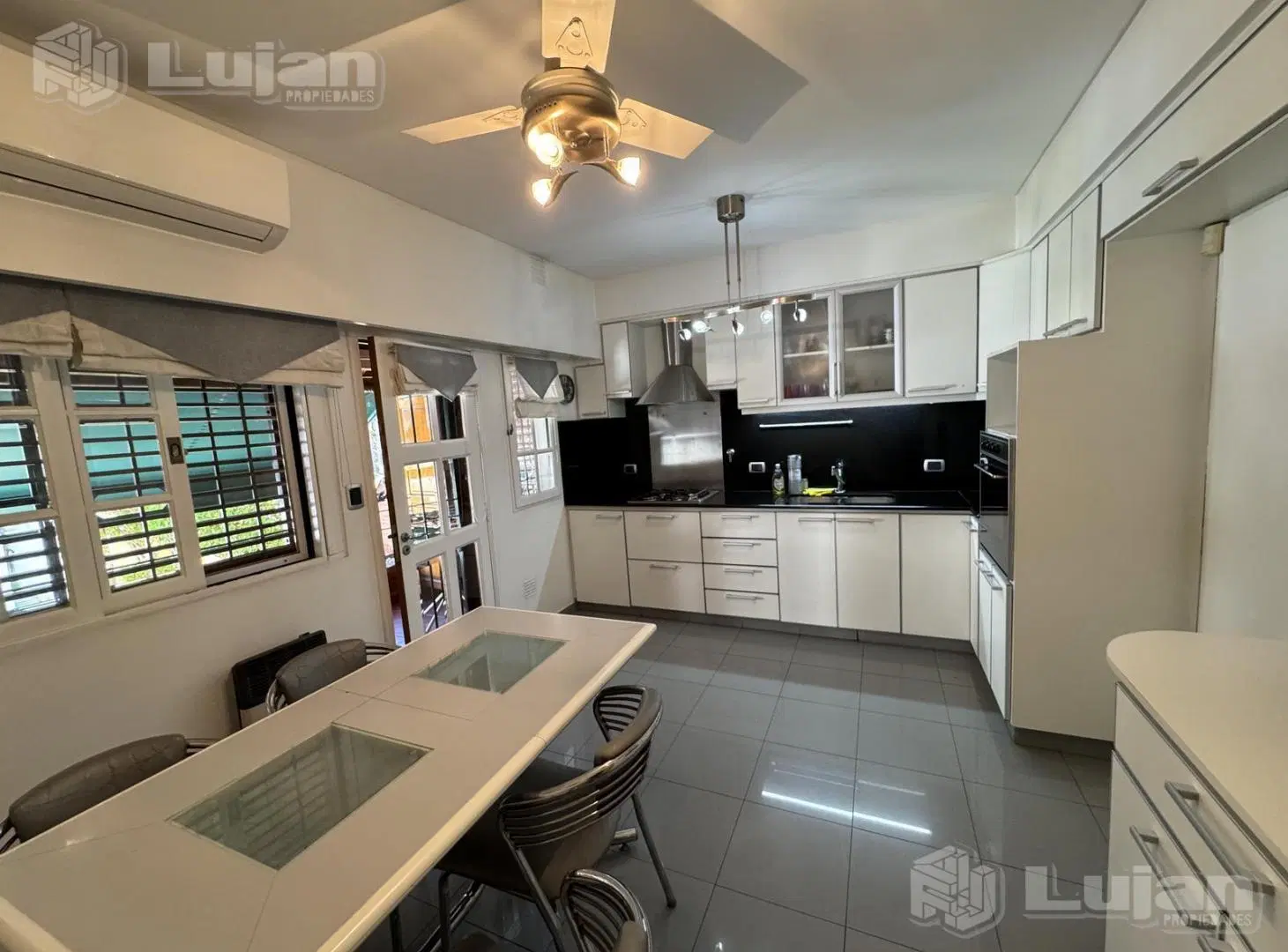 Venta Triplex de lujo Parque Avellaneda 4 ambs, gje, quincho, jardin y pileta ! 5