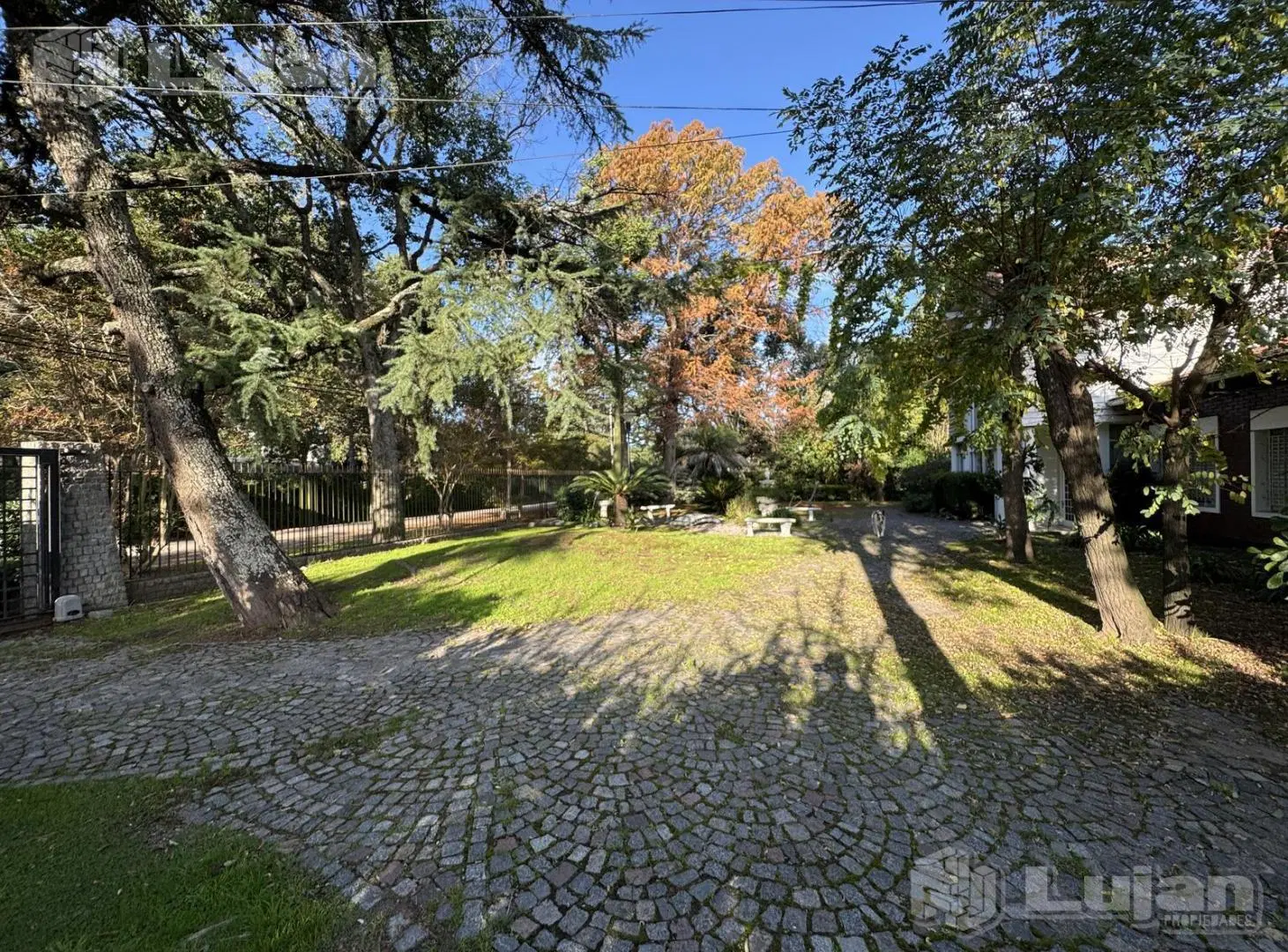 Quinta en Barrio Parque El Trébol sobre lote de 4968 M2 4